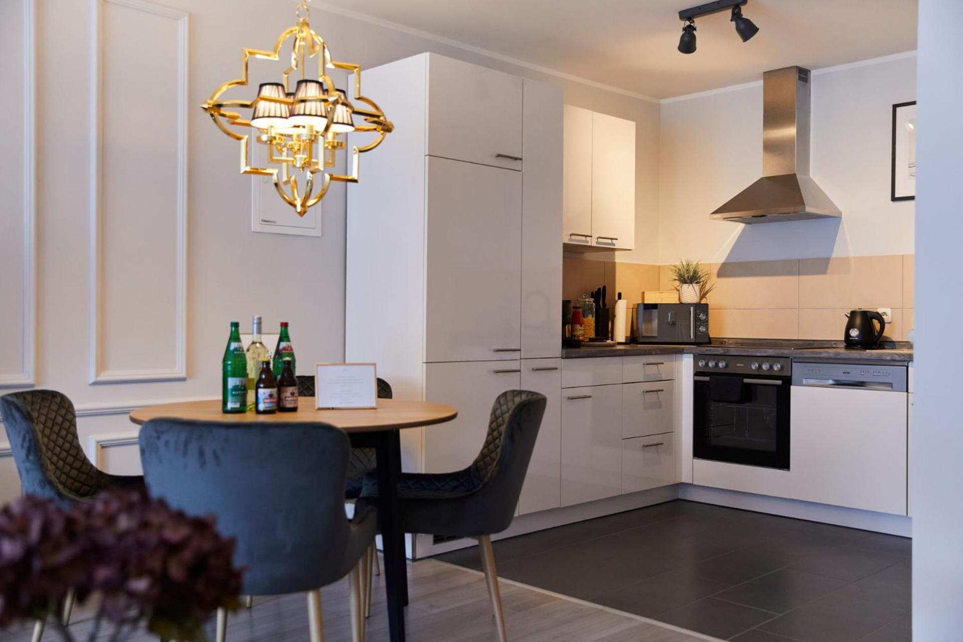 R B Apartment Hamburg Comfort am Flughafen für 1-5 Personen - ideal für Geschäftsreisende und Familien - Küche - Smart TV - Waschtrockner - kostenloser Par