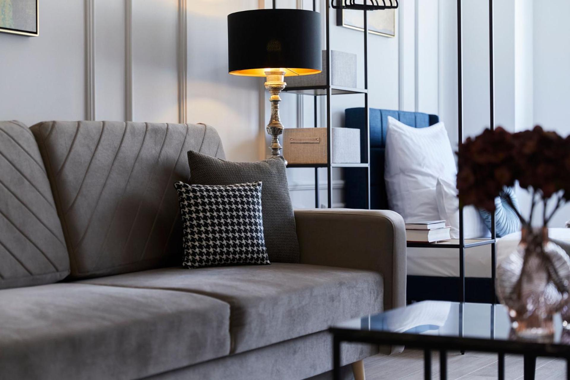 R B Apartment Hamburg Comfort am Flughafen für 1-5 Personen - ideal für Geschäftsreisende und Familien - Küche - Smart TV - Waschtrockner - kostenloser Par
