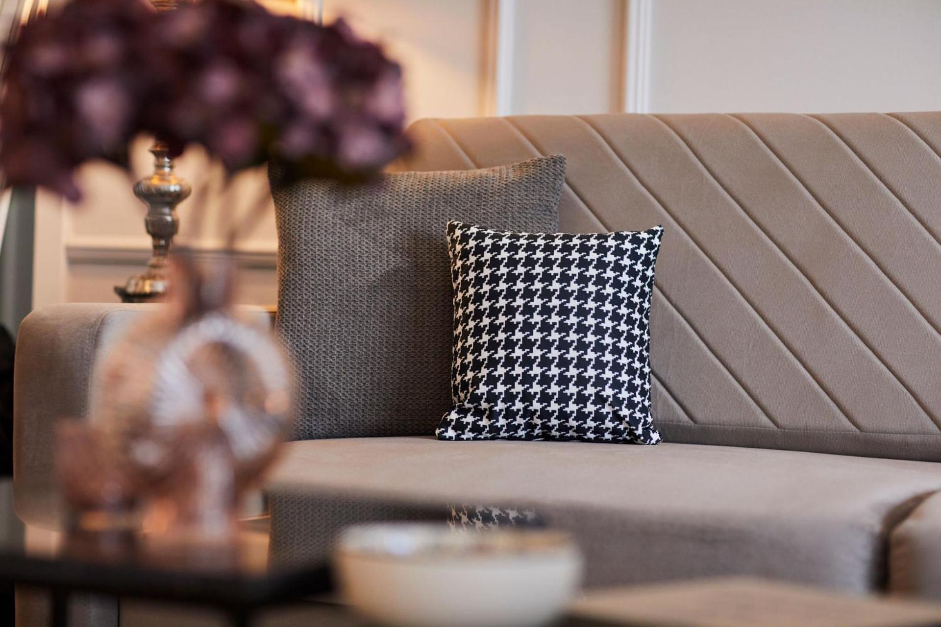 R B Apartment Hamburg Comfort am Flughafen für 1-5 Personen - ideal für Geschäftsreisende und Familien - Küche - Smart TV - Waschtrockner - kostenloser Par