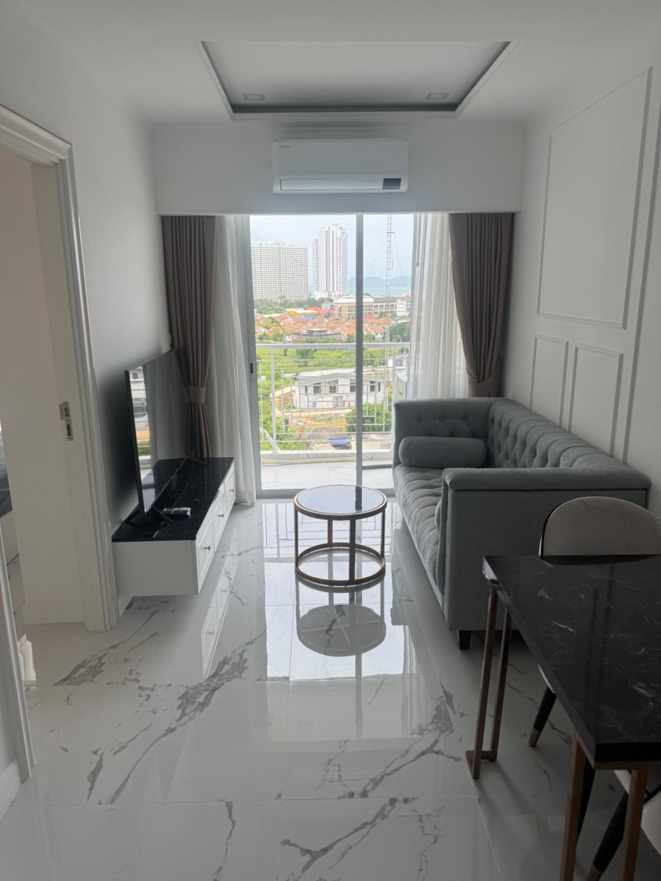 Empire Tower Suite - Luxe 1BR near the Beach