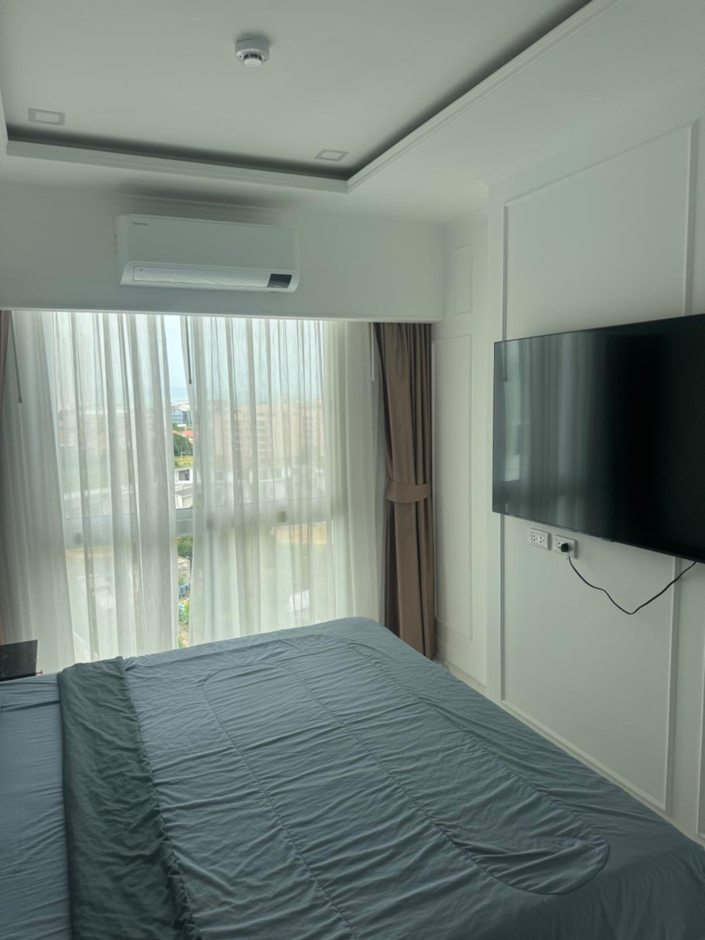 Empire Tower Suite - Luxe 1BR near the Beach