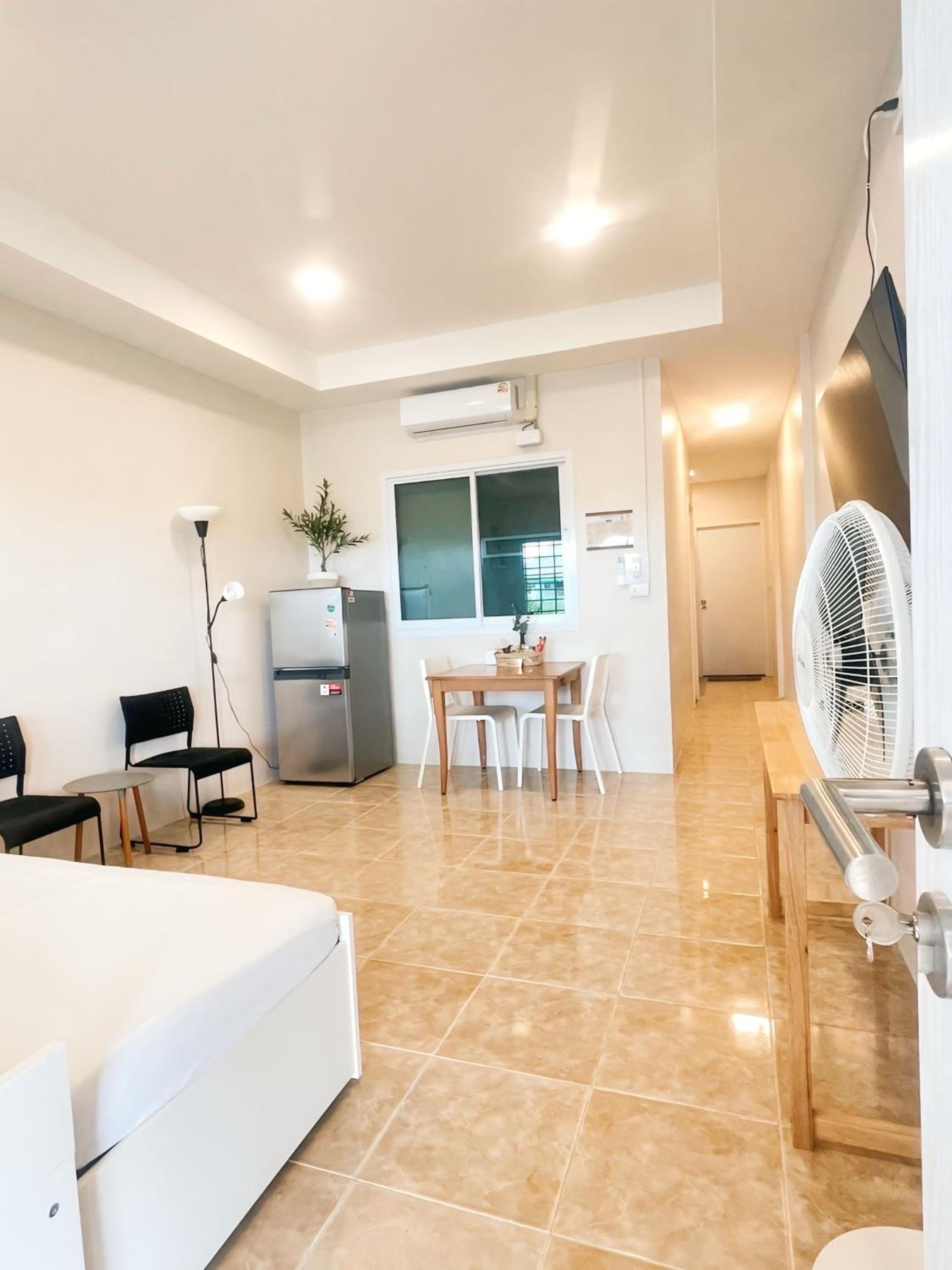Hug Ubon Rooms - Brand New 1BR with Living Room, Pet Friendly