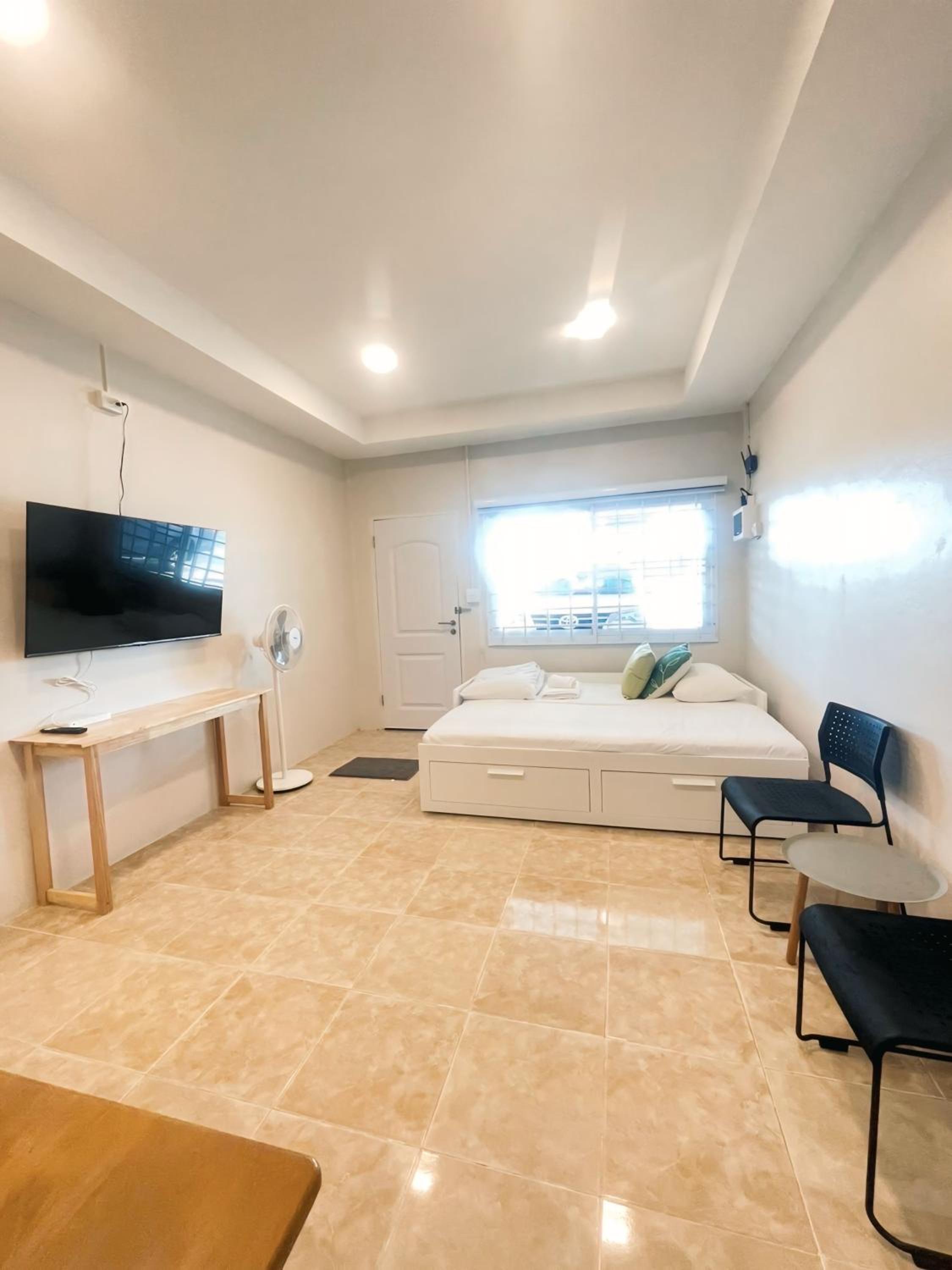 Hug Ubon Rooms - Brand New 1BR with Living Room, Pet Friendly