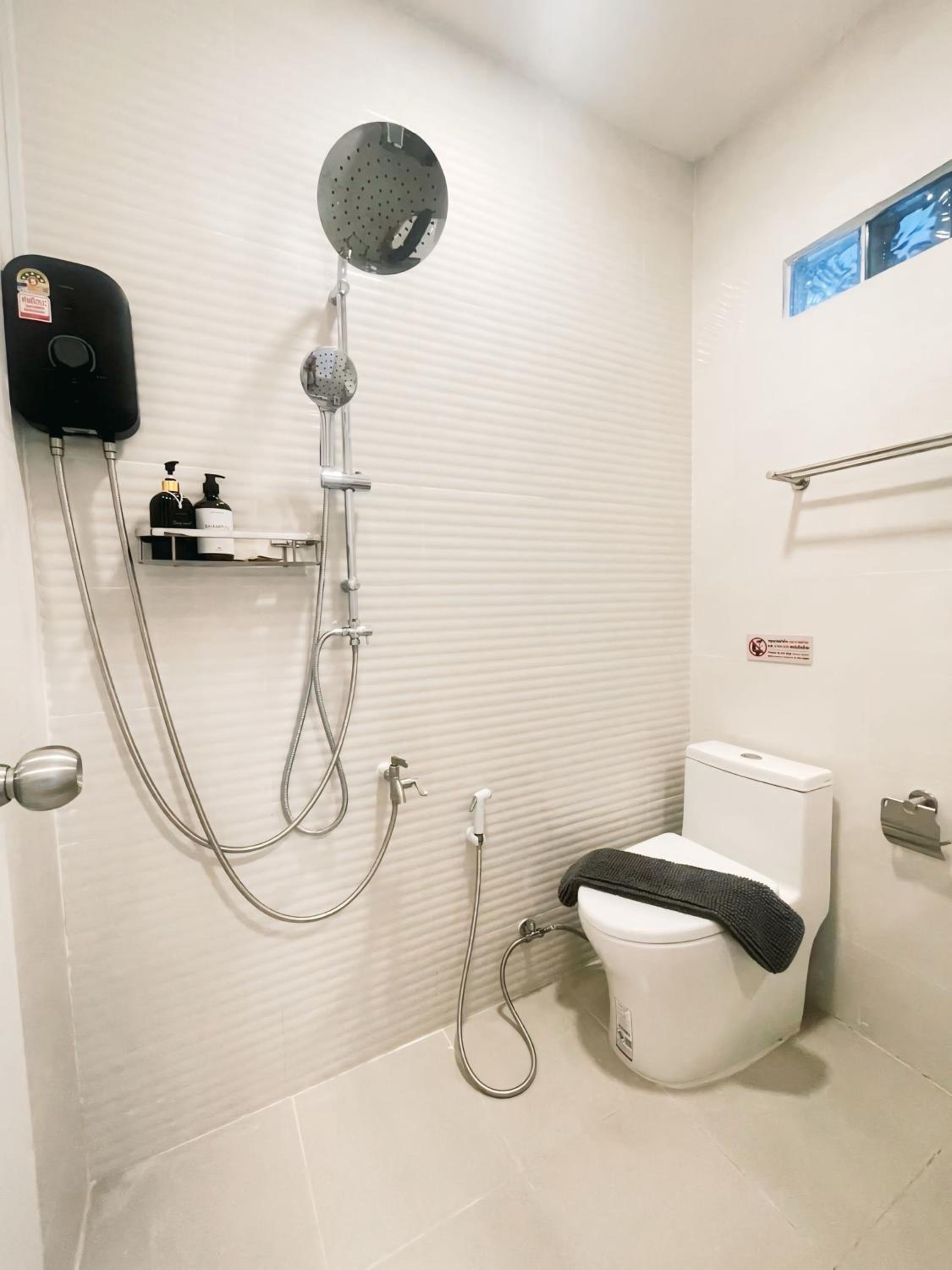 Hug Ubon Rooms - Brand New 1BR with Living Room, Pet Friendly