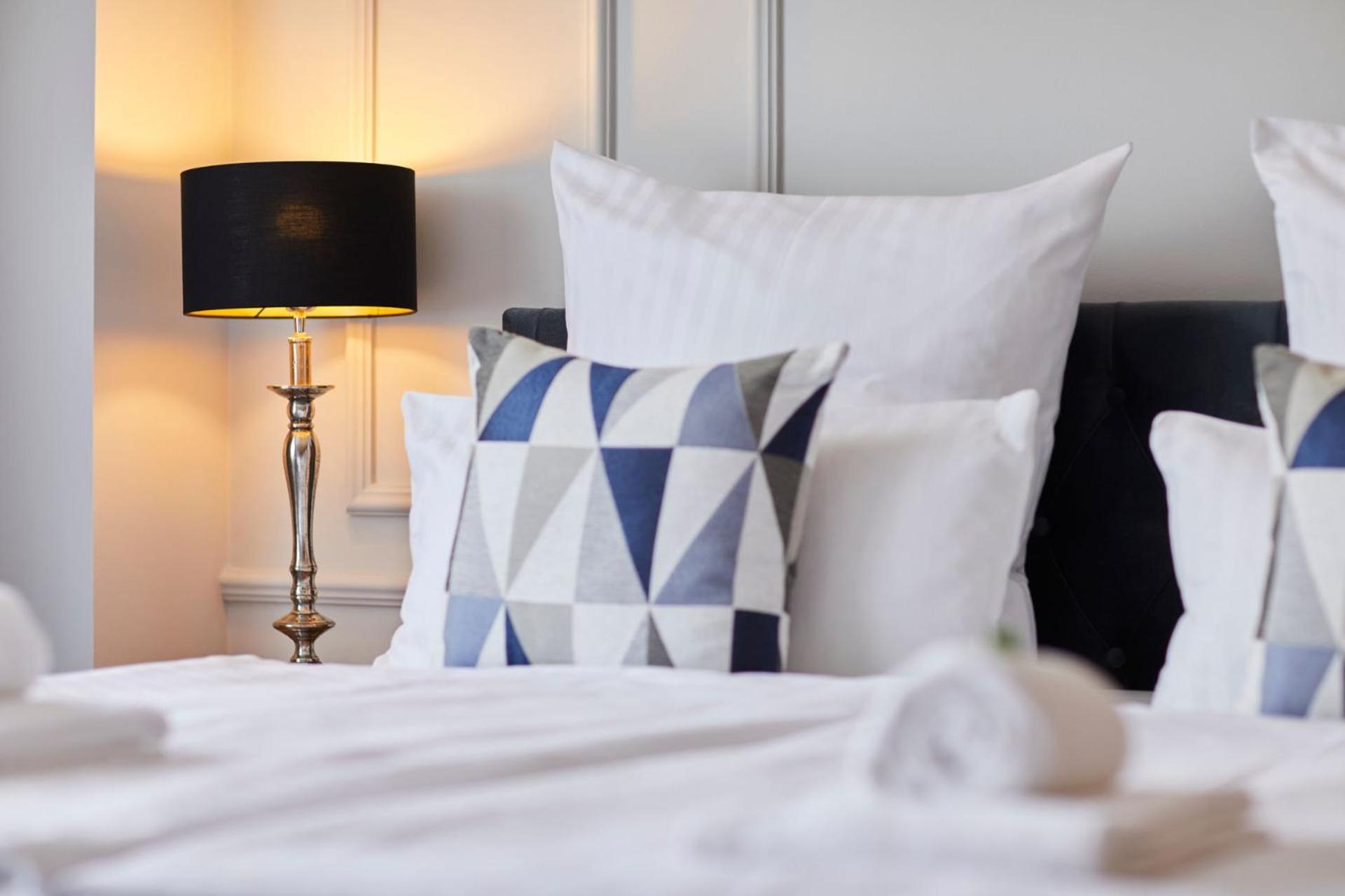 R B Apartment Hamburg Comfort am Flughafen für 1-5 Personen - ideal für Geschäftsreisende und Familien - Küche - Smart TV - Waschtrockner - kostenloser Par