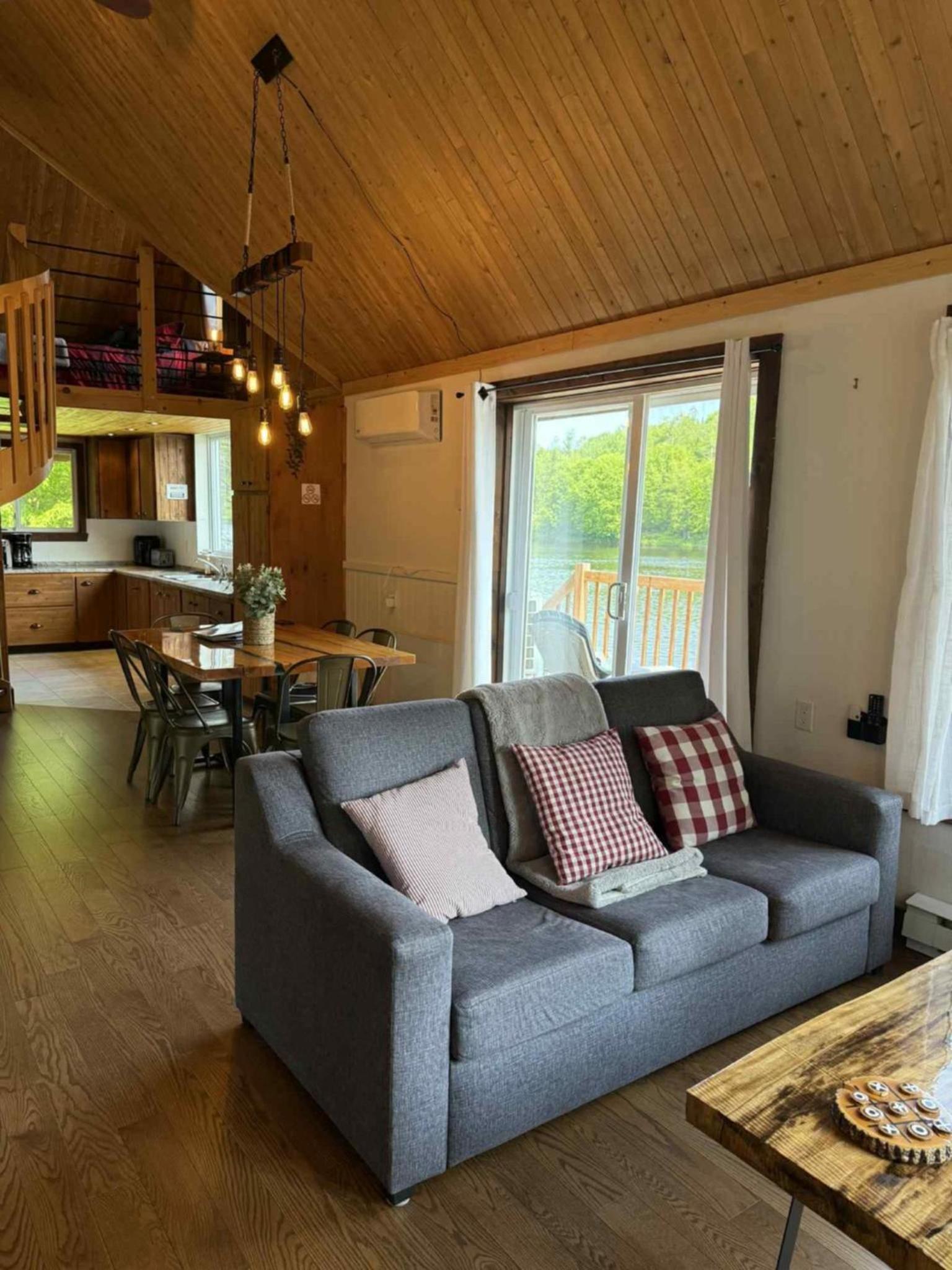 Chalet au bord de l'eau avec spa privé - Mauricie - Portneuf - Québec