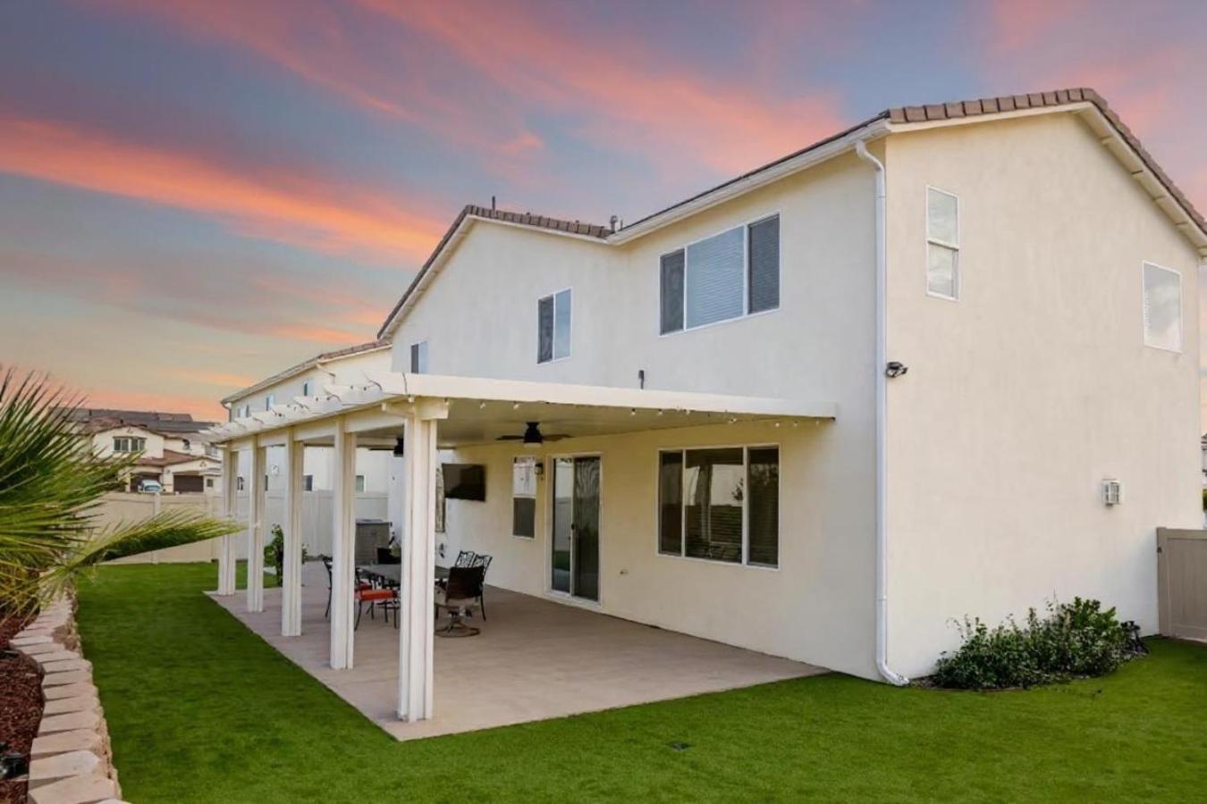 6 BR Pool & Games Retreat - Summer Near Wineries