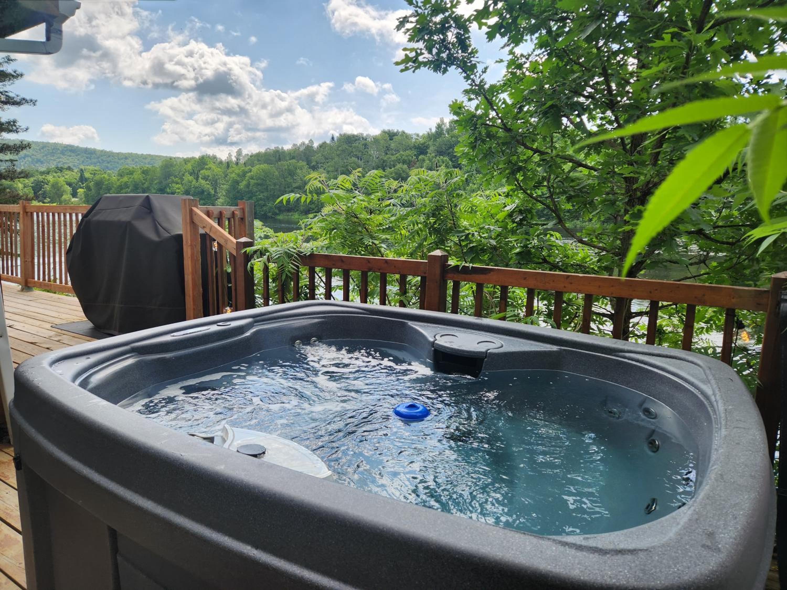 Chalet au bord de l'eau avec spa privé - Mauricie - Portneuf - Québec