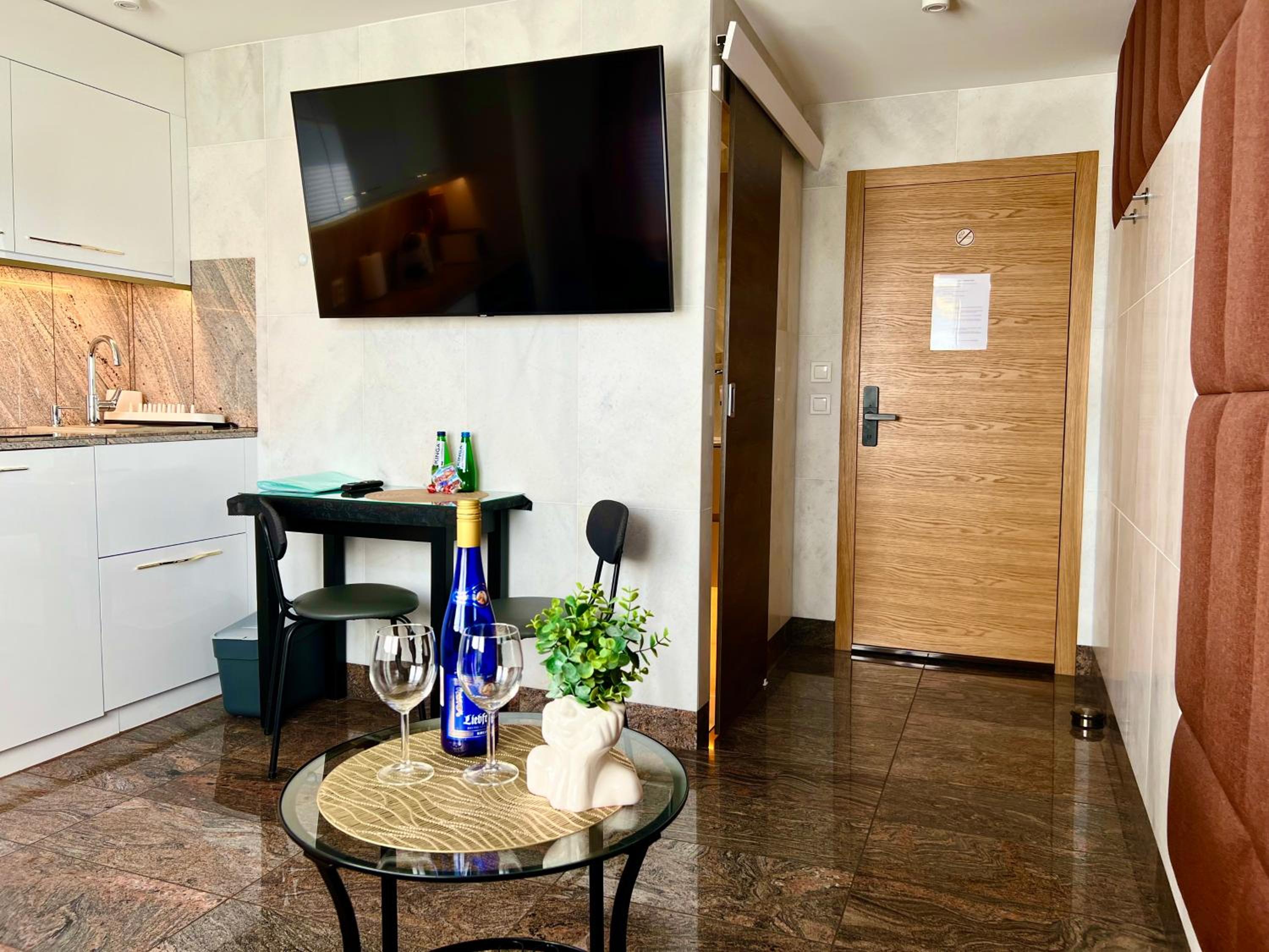 North Nest Studios Free Breakfast Private & Street Parking, photo 19
