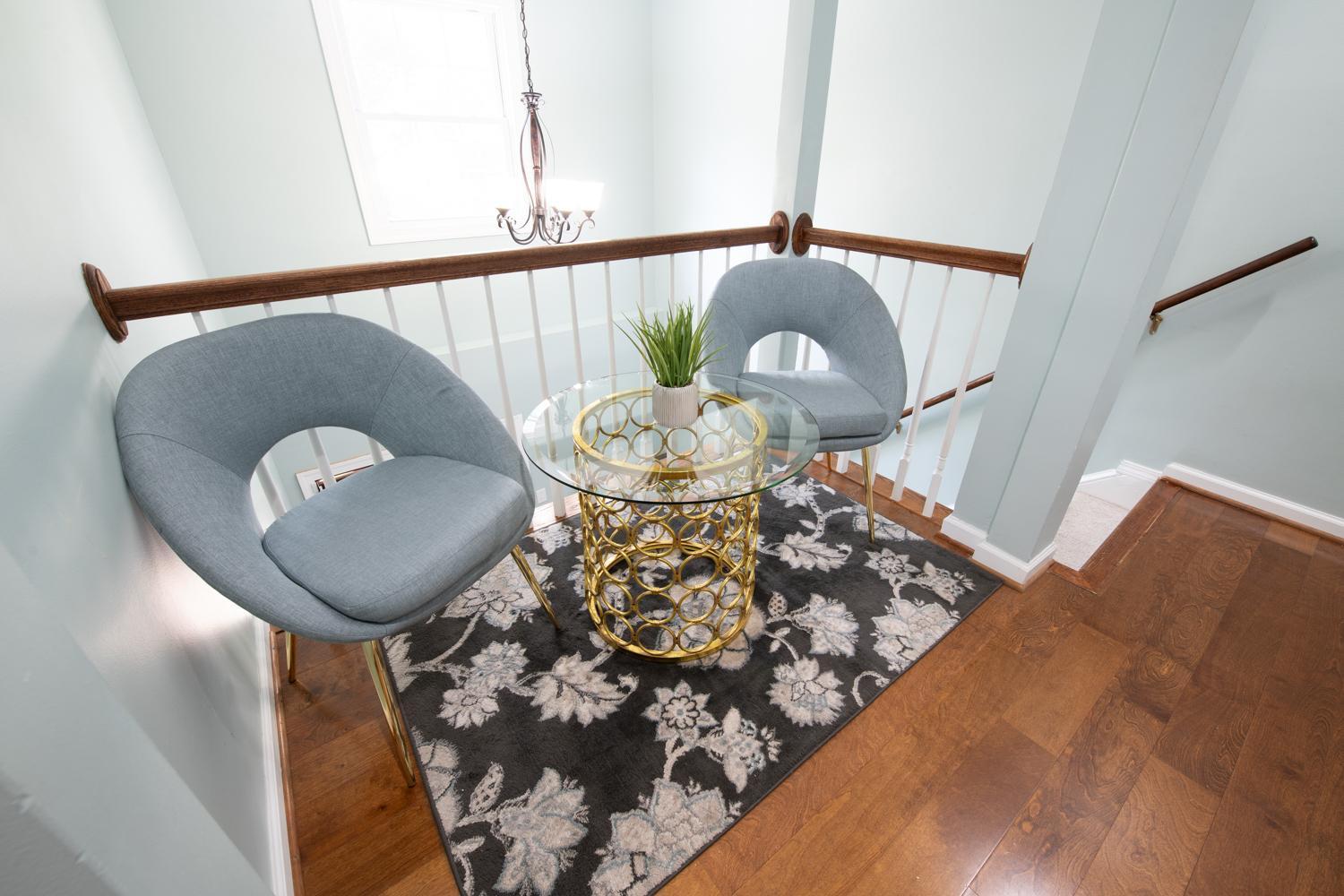 Spacious 4BR House Sleeps 9 Outdoor Lounge with Fire Pit plus Games