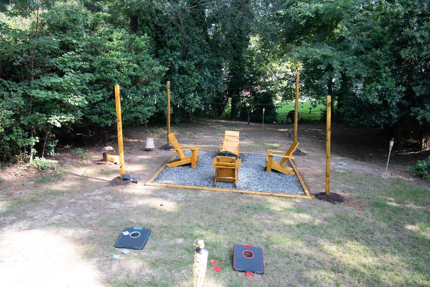 Spacious 4BR House Sleeps 9 Outdoor Lounge with Fire Pit plus Games