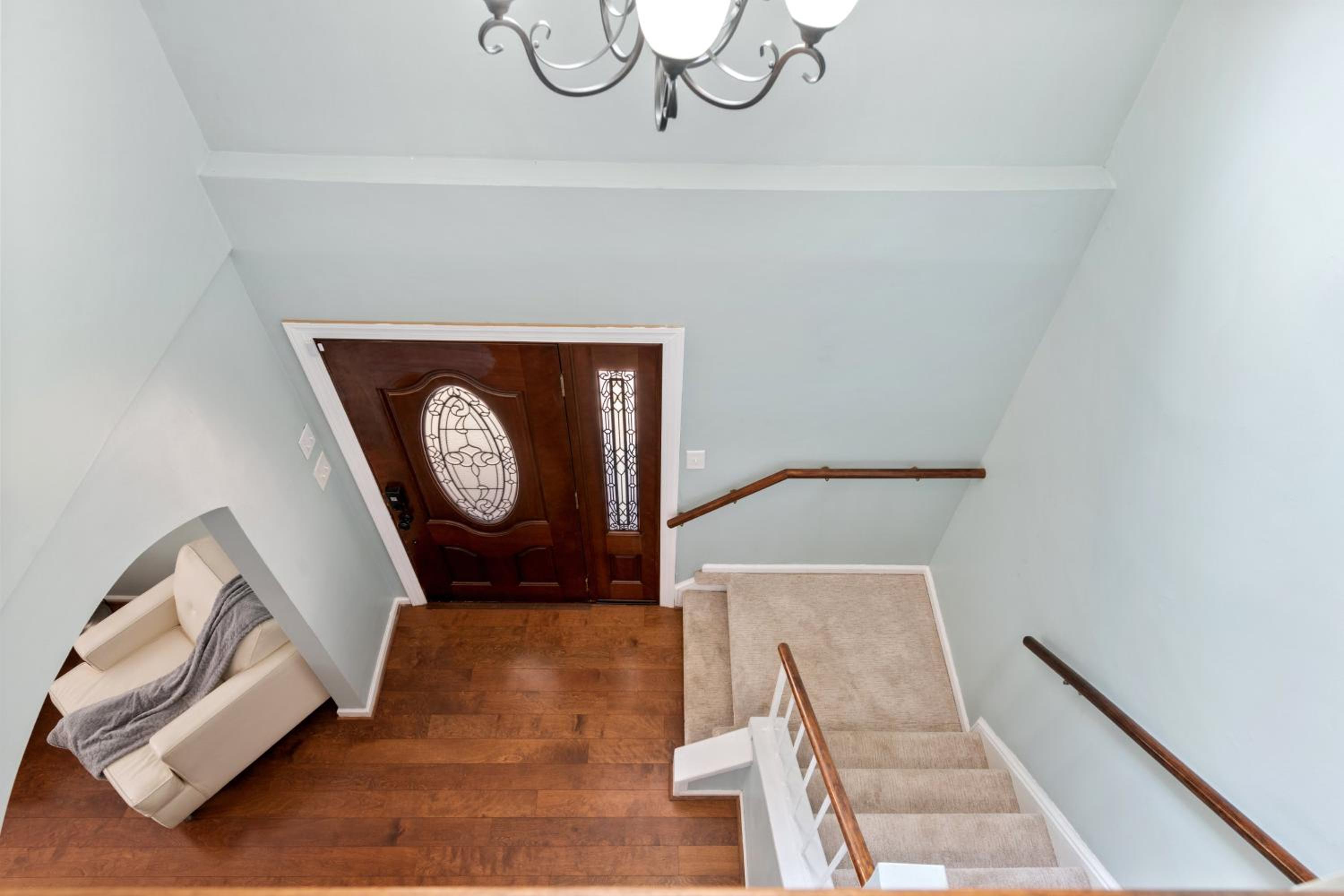 Spacious 4BR House Sleeps 9 Outdoor Lounge with Fire Pit plus Games