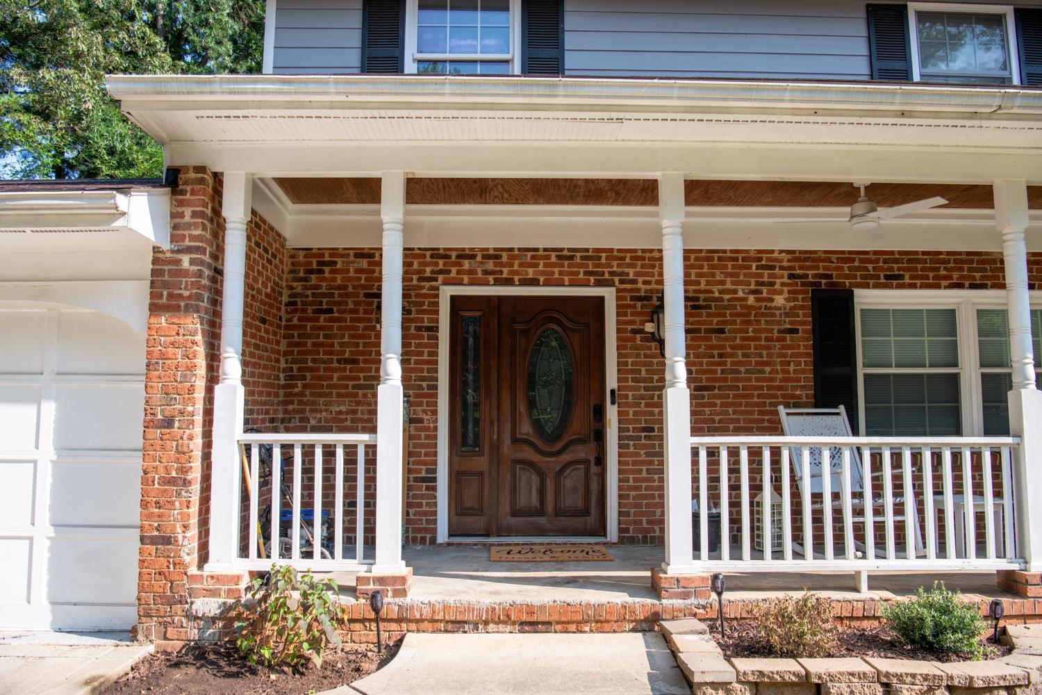 Spacious 4BR House Sleeps 9 Outdoor Lounge with Fire Pit plus Games