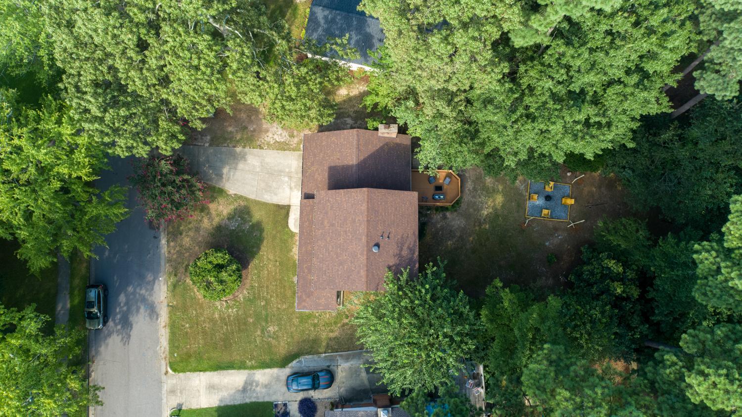 Spacious 4BR House Sleeps 9 Outdoor Lounge with Fire Pit plus Games