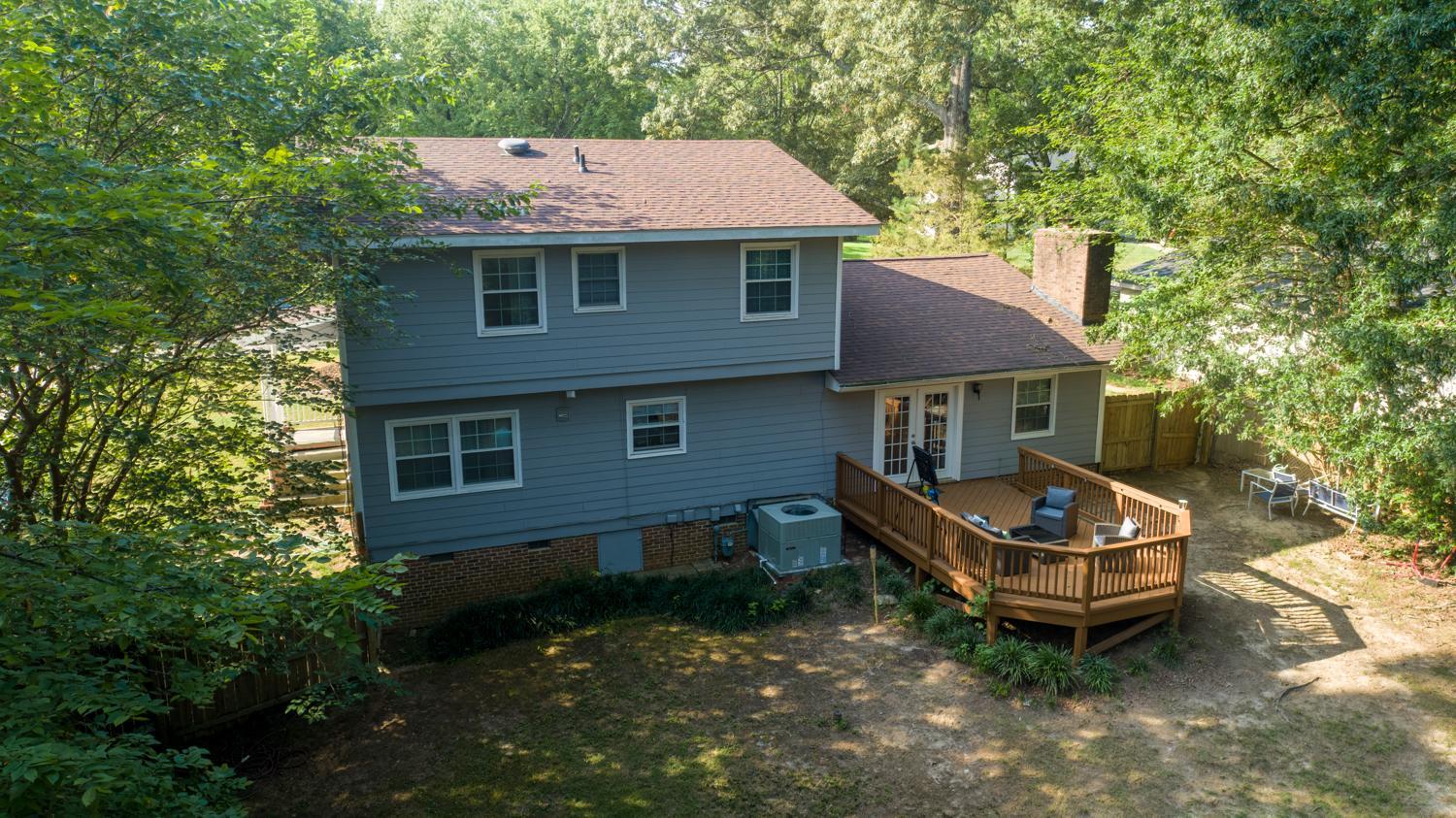 Spacious 4BR House Sleeps 9 Outdoor Lounge with Fire Pit plus Games