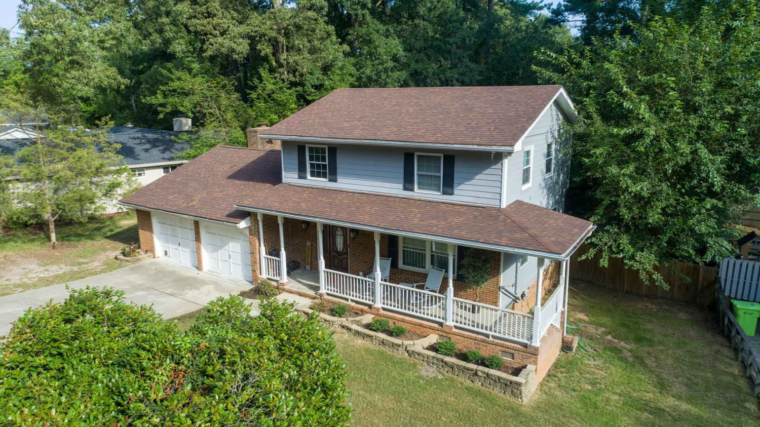 Spacious 4BR House Sleeps 9 Outdoor Lounge with Fire Pit plus Games
