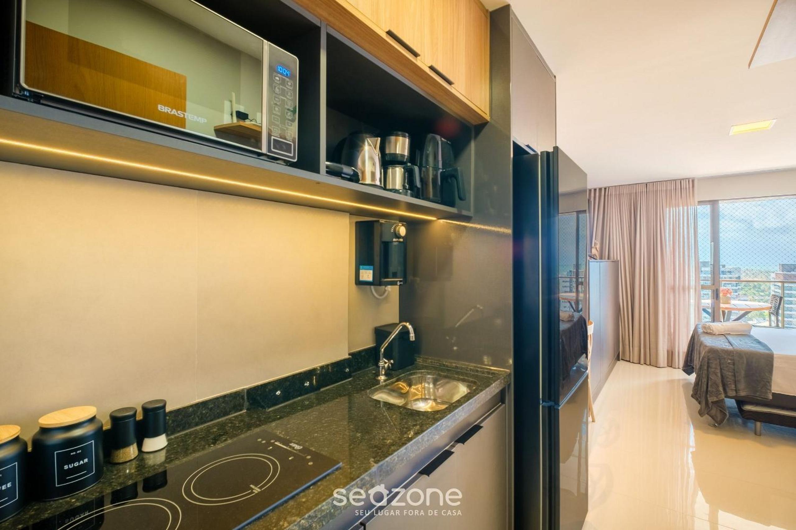 Stay just steps from Itapuã beach, with pool and gym - RGF