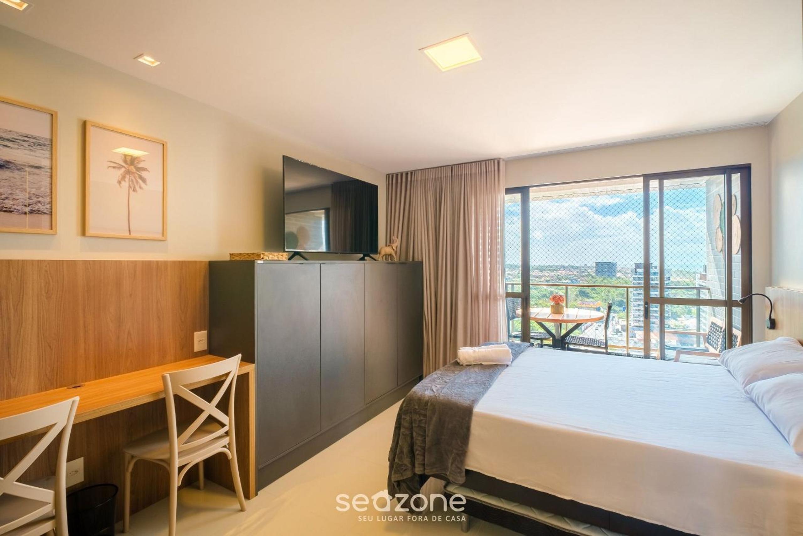 Stay just steps from Itapuã beach, with pool and gym - RGF