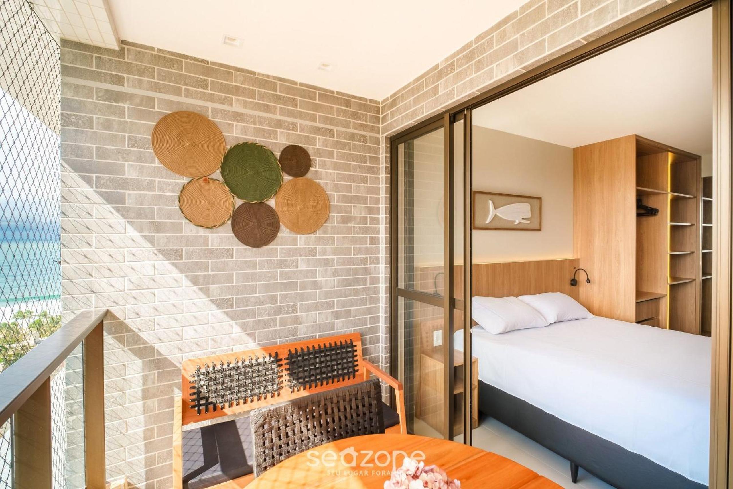 Stay just steps from Itapuã beach, with pool and gym - RGF