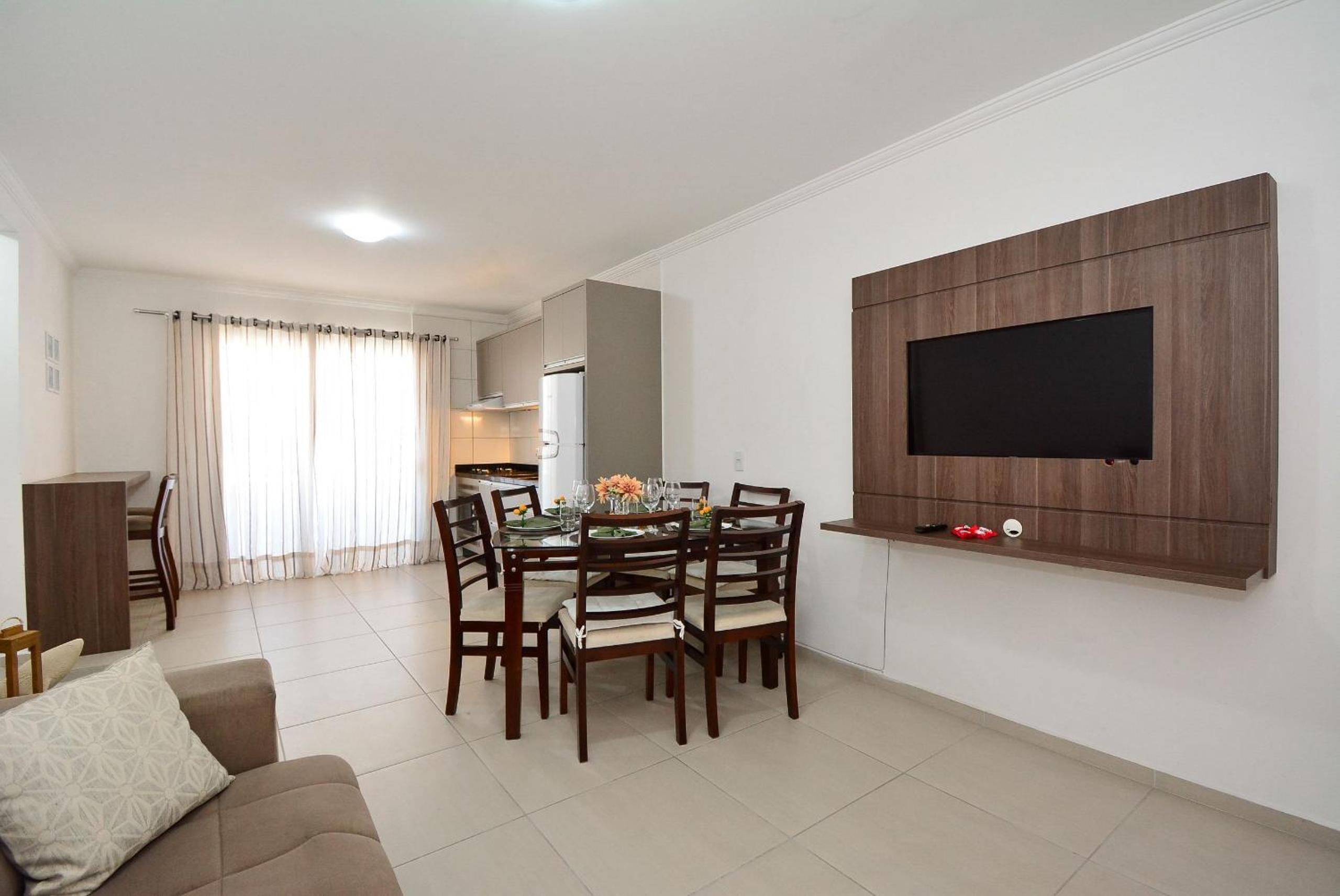 Amplo Apartamento na Praia dos Ingleses - NIN013