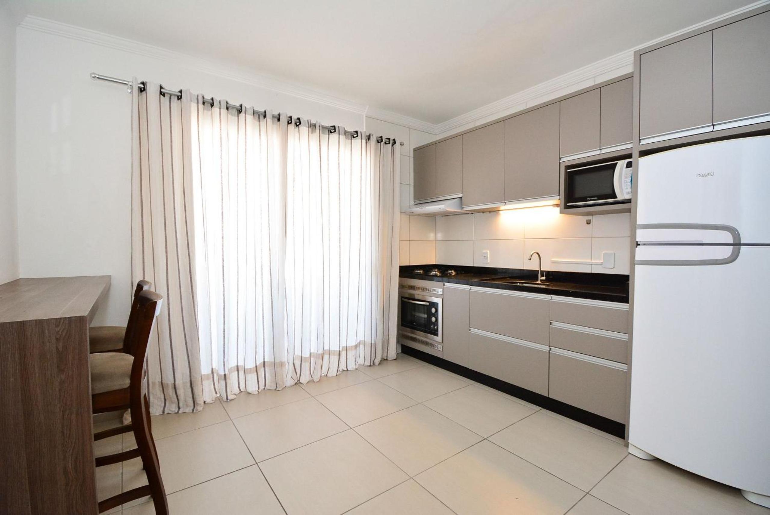 Amplo Apartamento na Praia dos Ingleses - NIN013