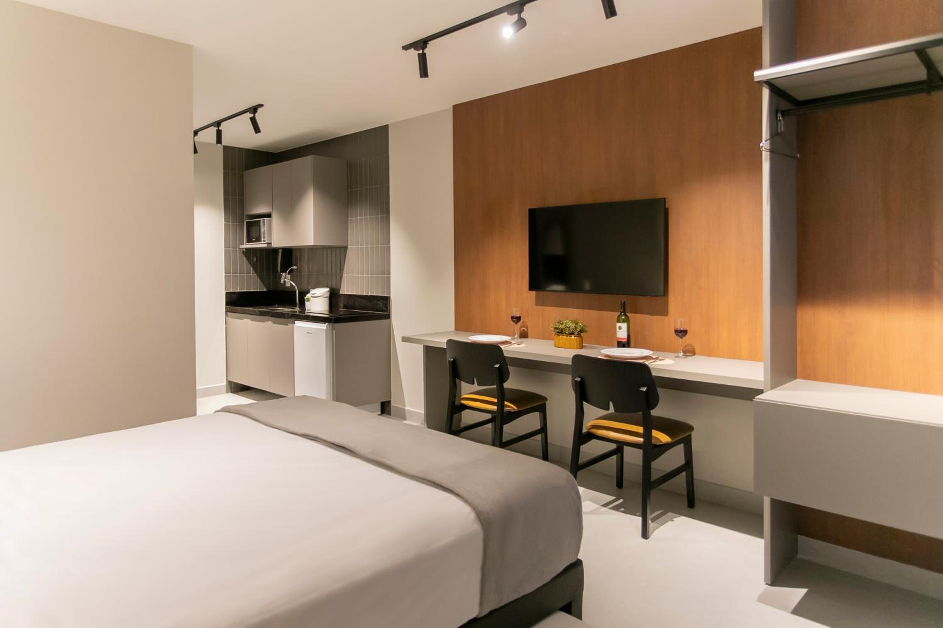 Simple Smart By Xtay - Bleisure in João Pessoa: pool, gym, and laundry near Tropical Center and HNSN