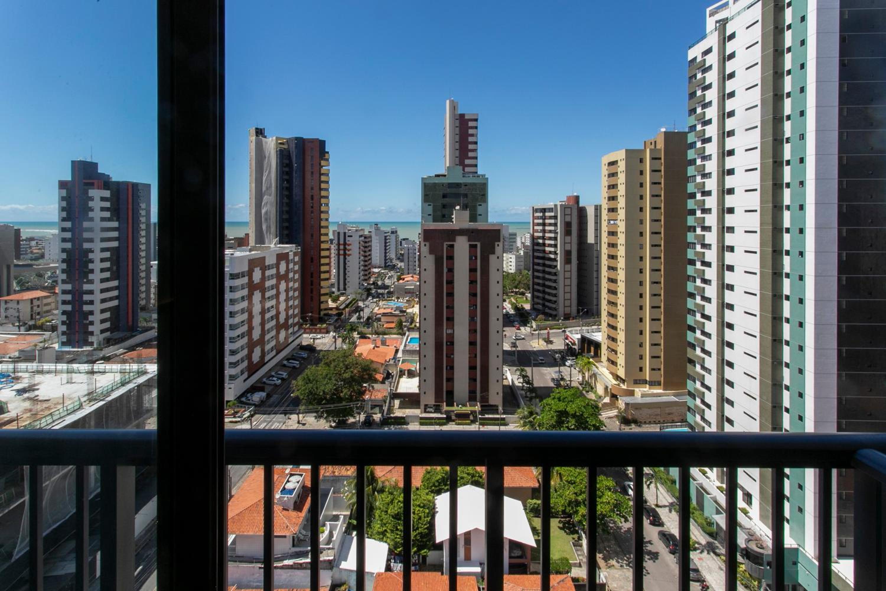 Simple Smart By Xtay - Bleisure in João Pessoa: pool, gym, and laundry near Tropical Center and HNSN