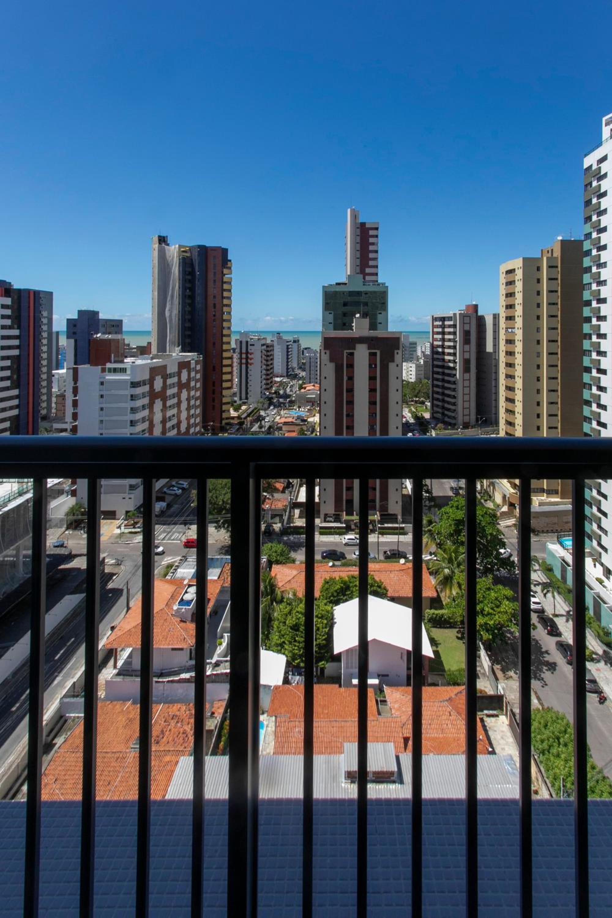 Simple Smart By Xtay - Bleisure in João Pessoa: pool, gym, and laundry near Tropical Center and HNSN
