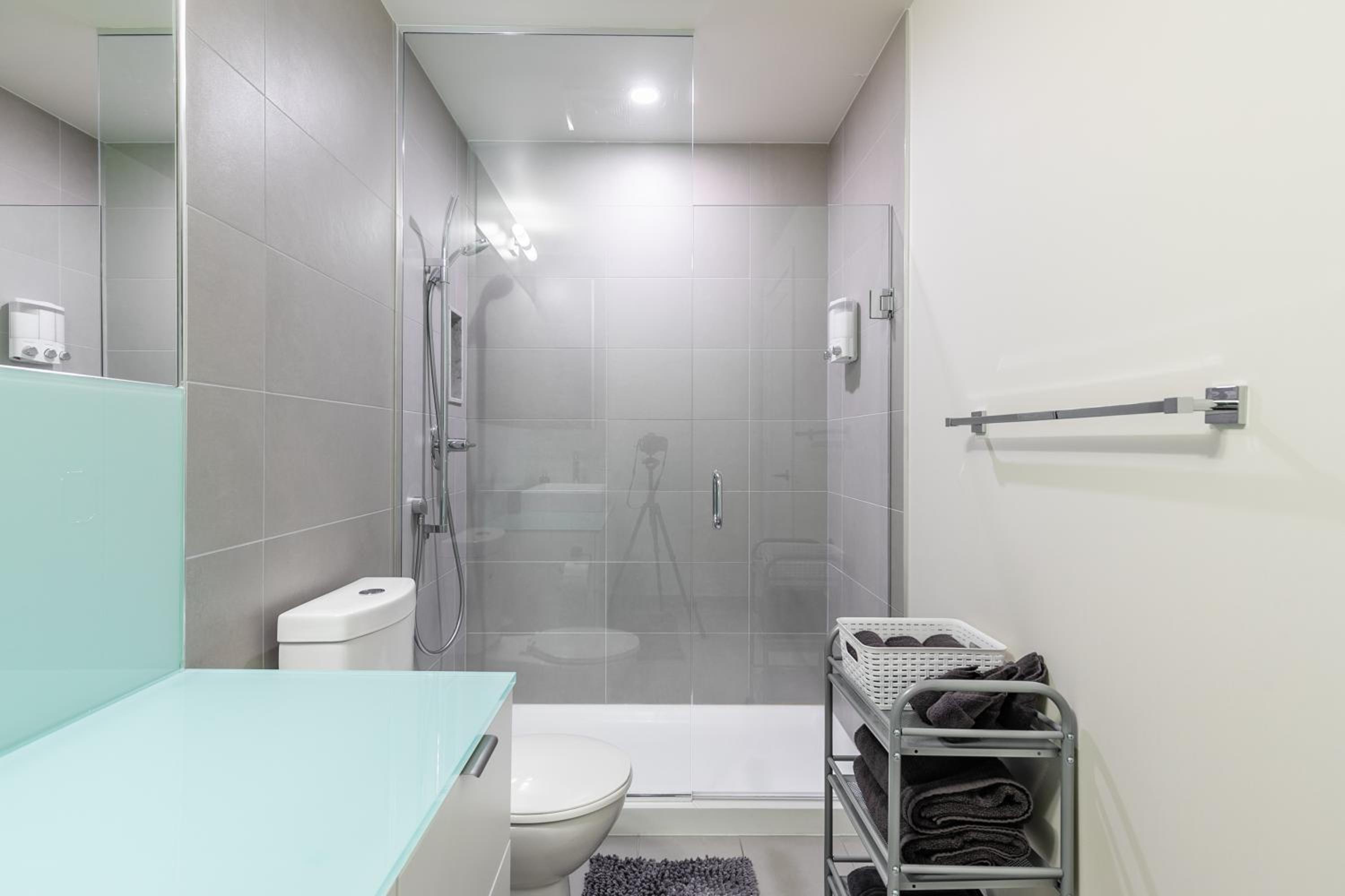 Executive 2 Bedroom 2 Bathroom Condo in Downtown Toronto