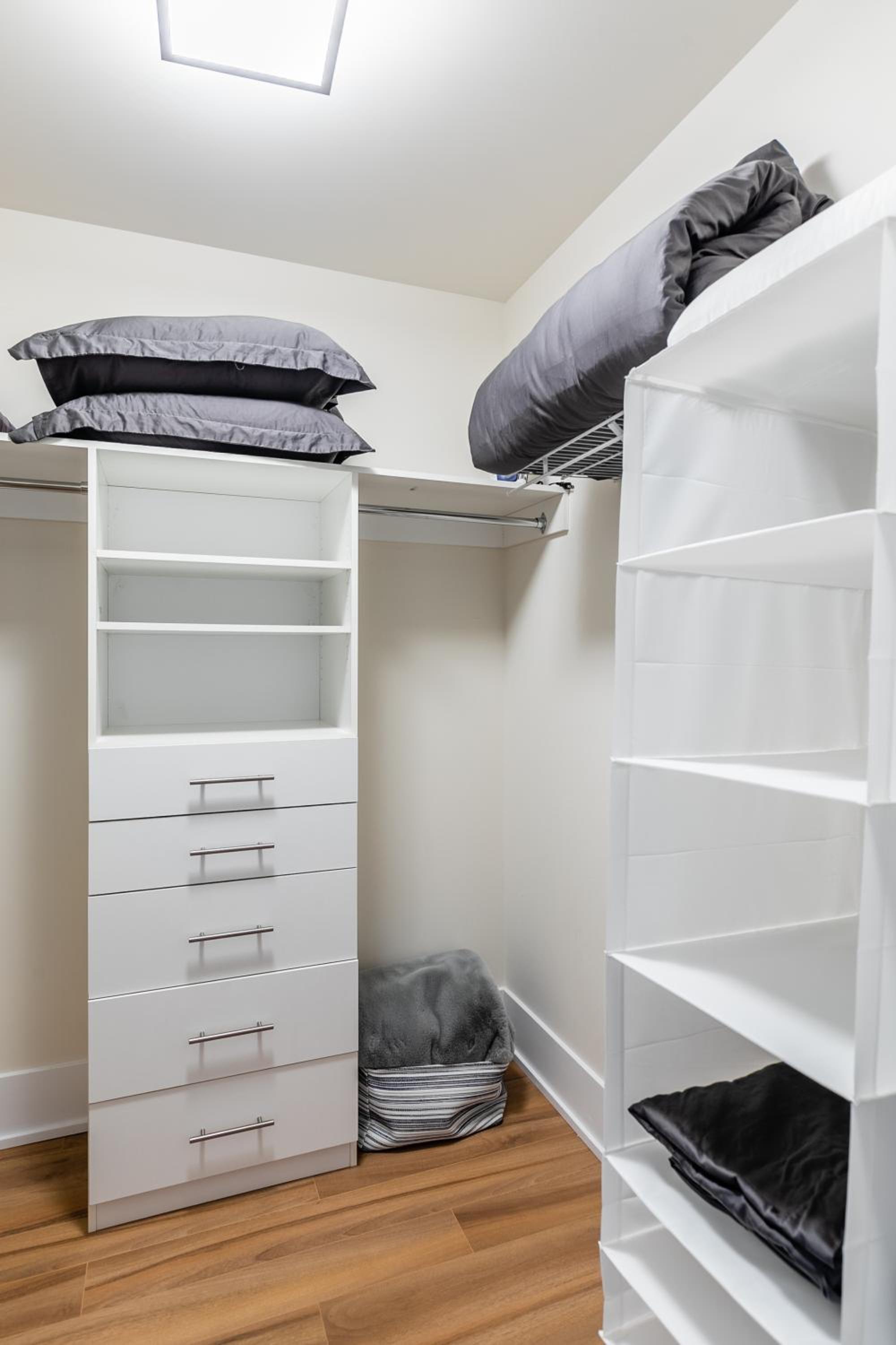 Executive 2 Bedroom 2 Bathroom Condo in Downtown Toronto