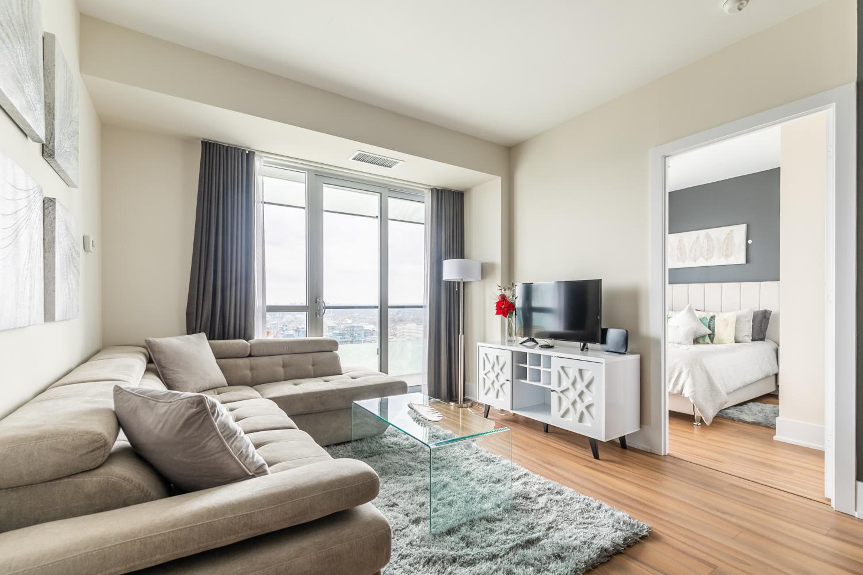 Executive 2 Bedroom 2 Bathroom Condo in Downtown Toronto