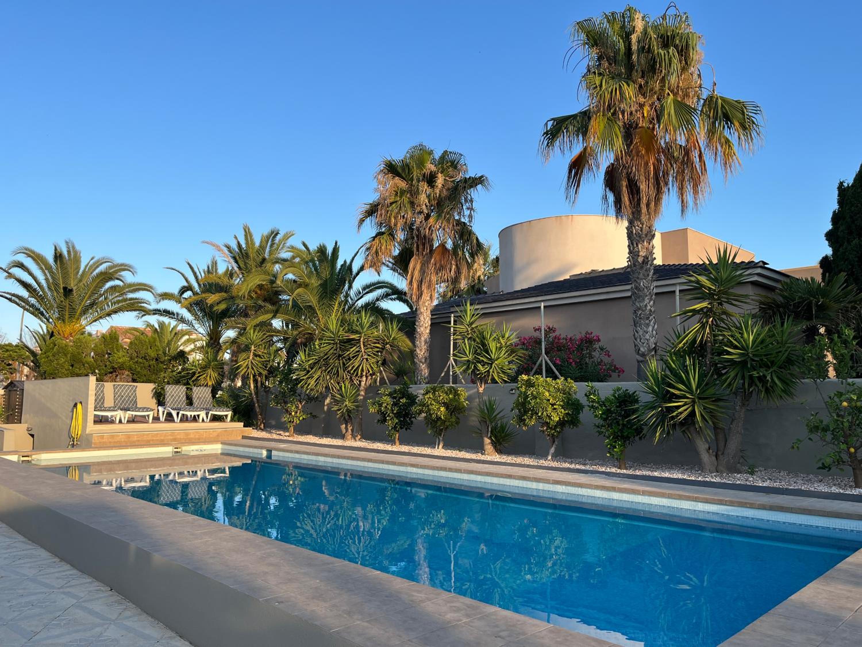 Villa de los Osos - 3min Walk To The Beach & Club De Golf Playa Serena, Entire House, Chalet With XXL Private Pool & Gym