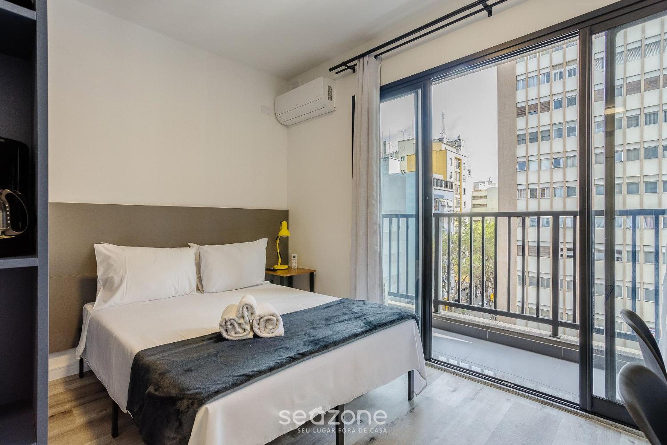Studio in a cond. w/ pool near the subway ENP0607
