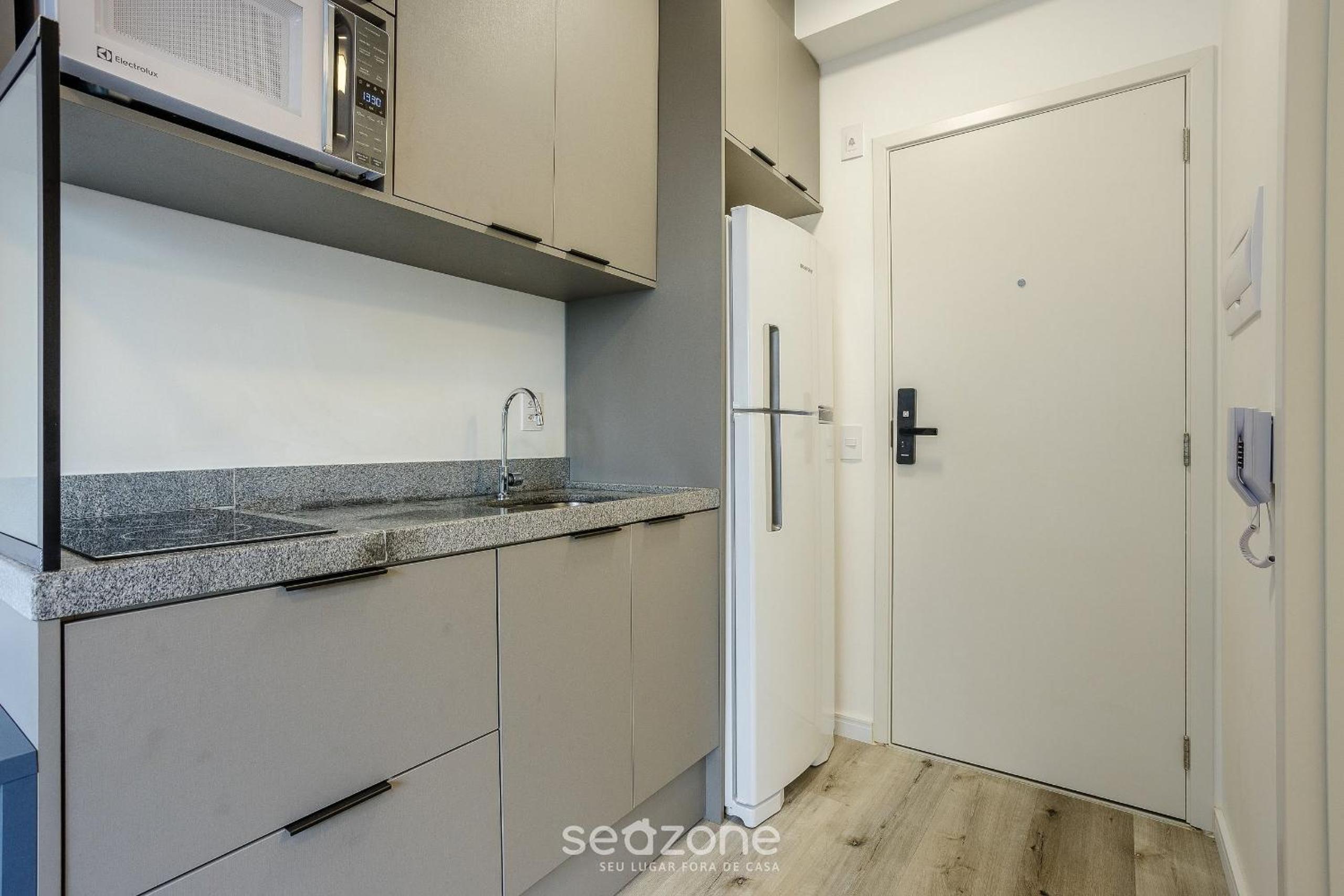 Studio in a cond. w/ pool near the subway ENP0607