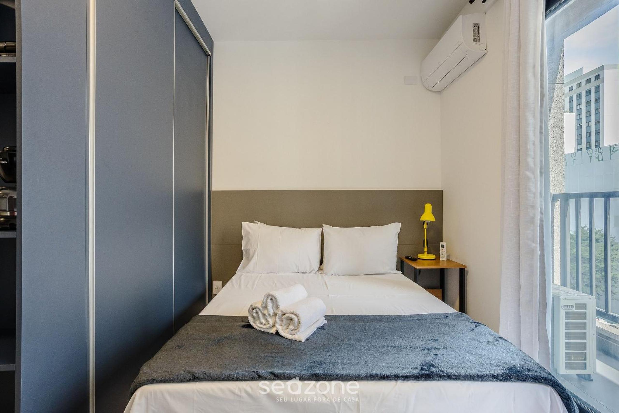 Studio in a cond. w/ pool near the subway ENP0607