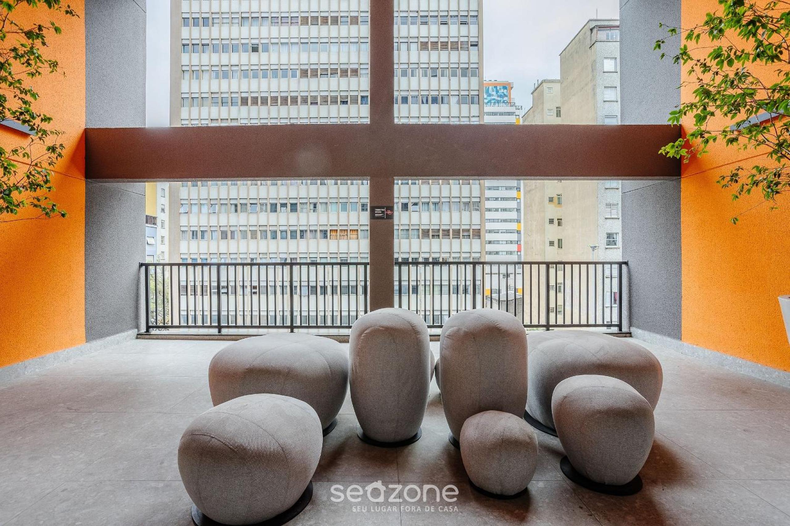 Studio in a cond. w/ pool near the subway ENP0607