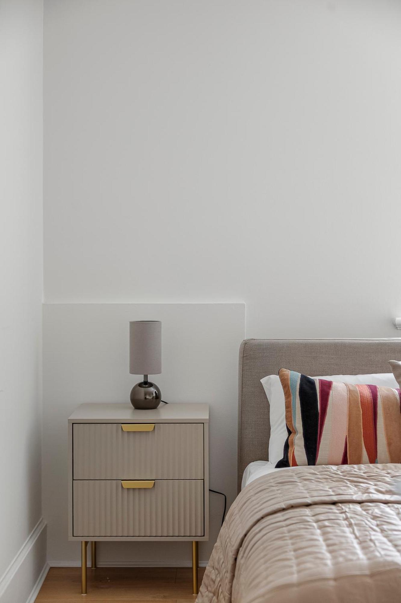 Holland Park 2 Bedroom Apartment