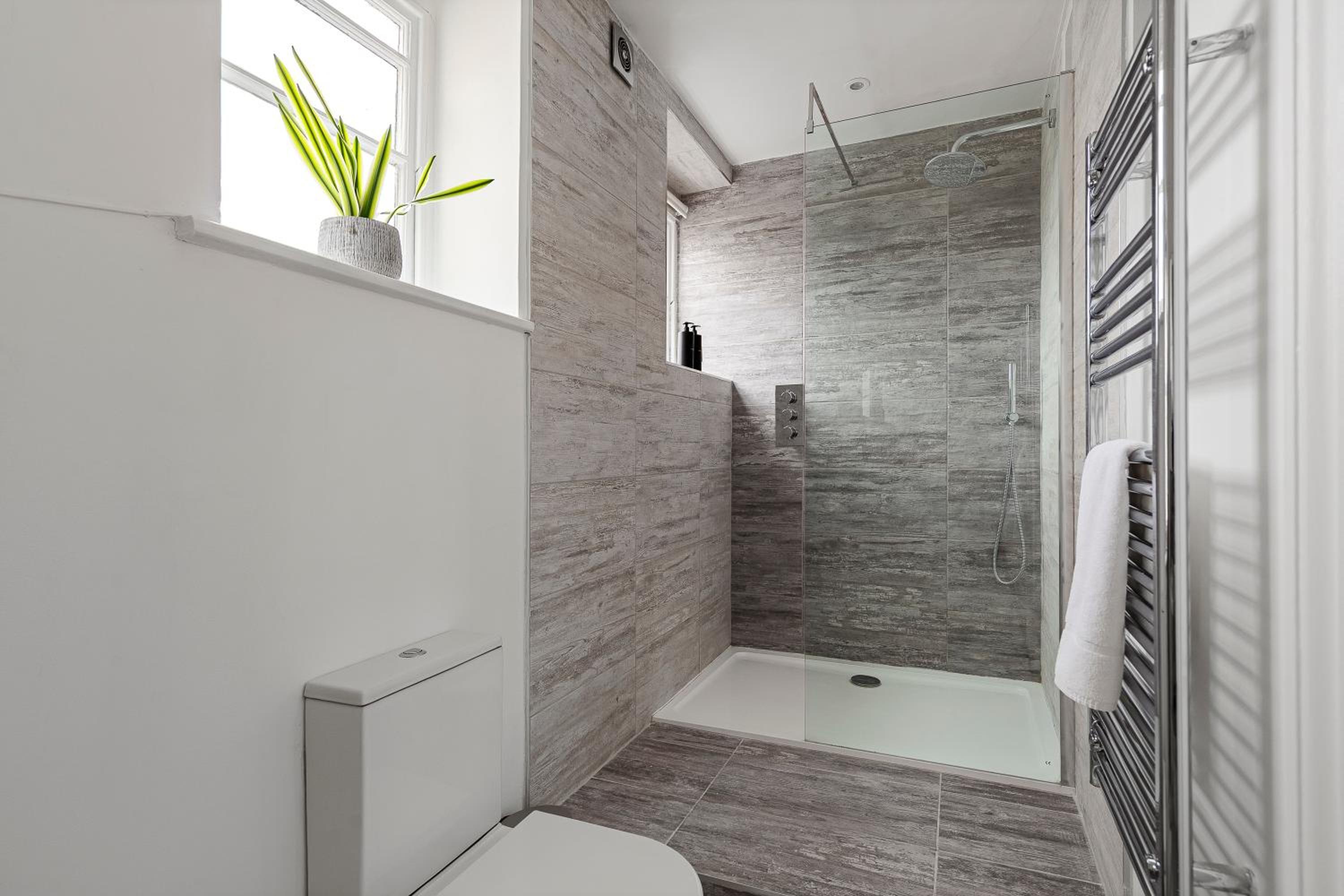 Holland Park 2 Bedroom Apartment