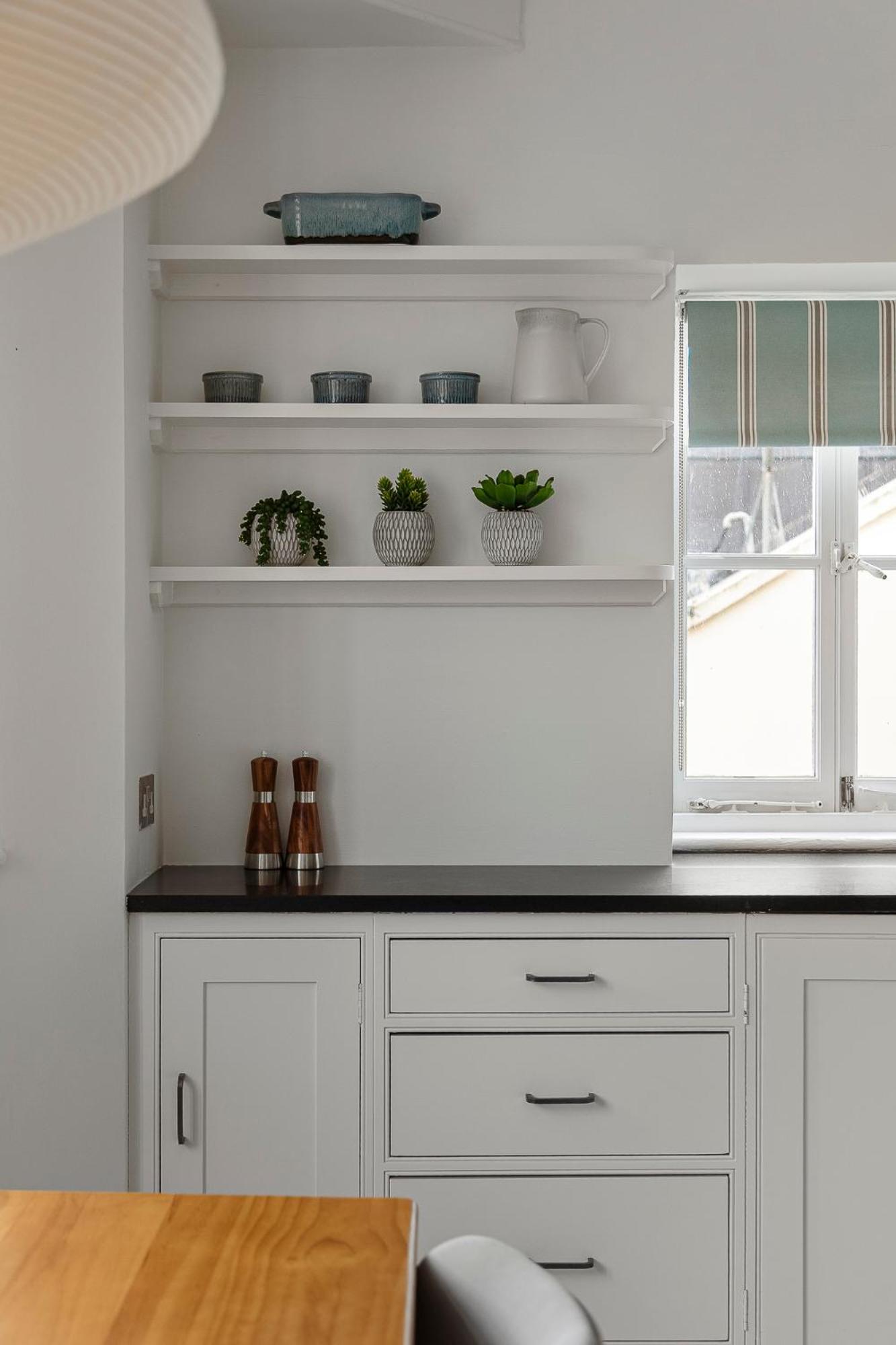 Holland Park 2 Bedroom Apartment