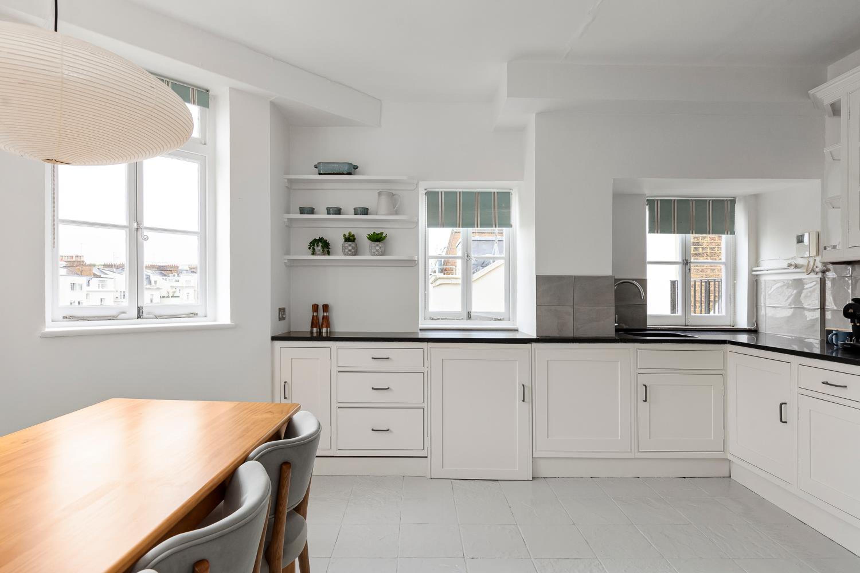 Holland Park 2 Bedroom Apartment