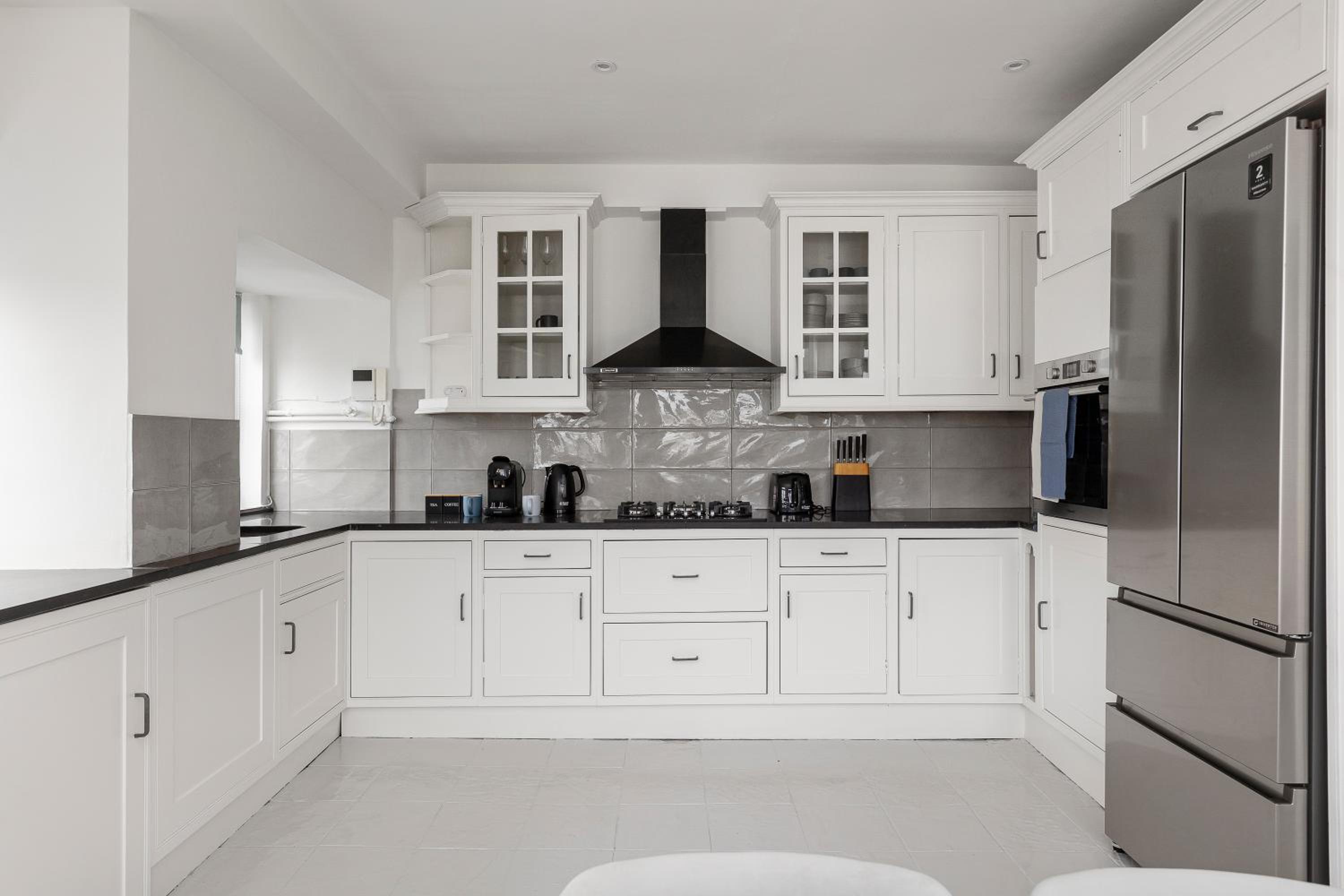 Holland Park 2 Bedroom Apartment
