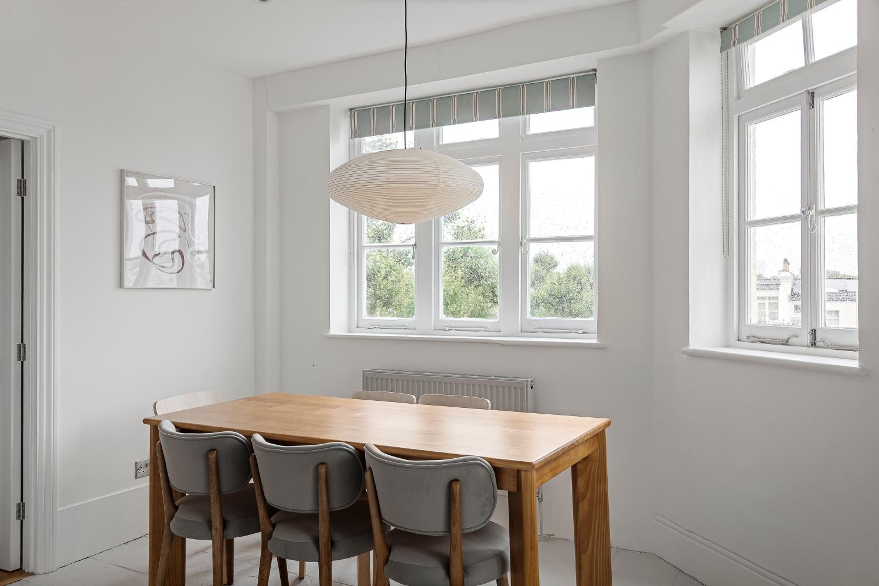 Holland Park 2 Bedroom Apartment