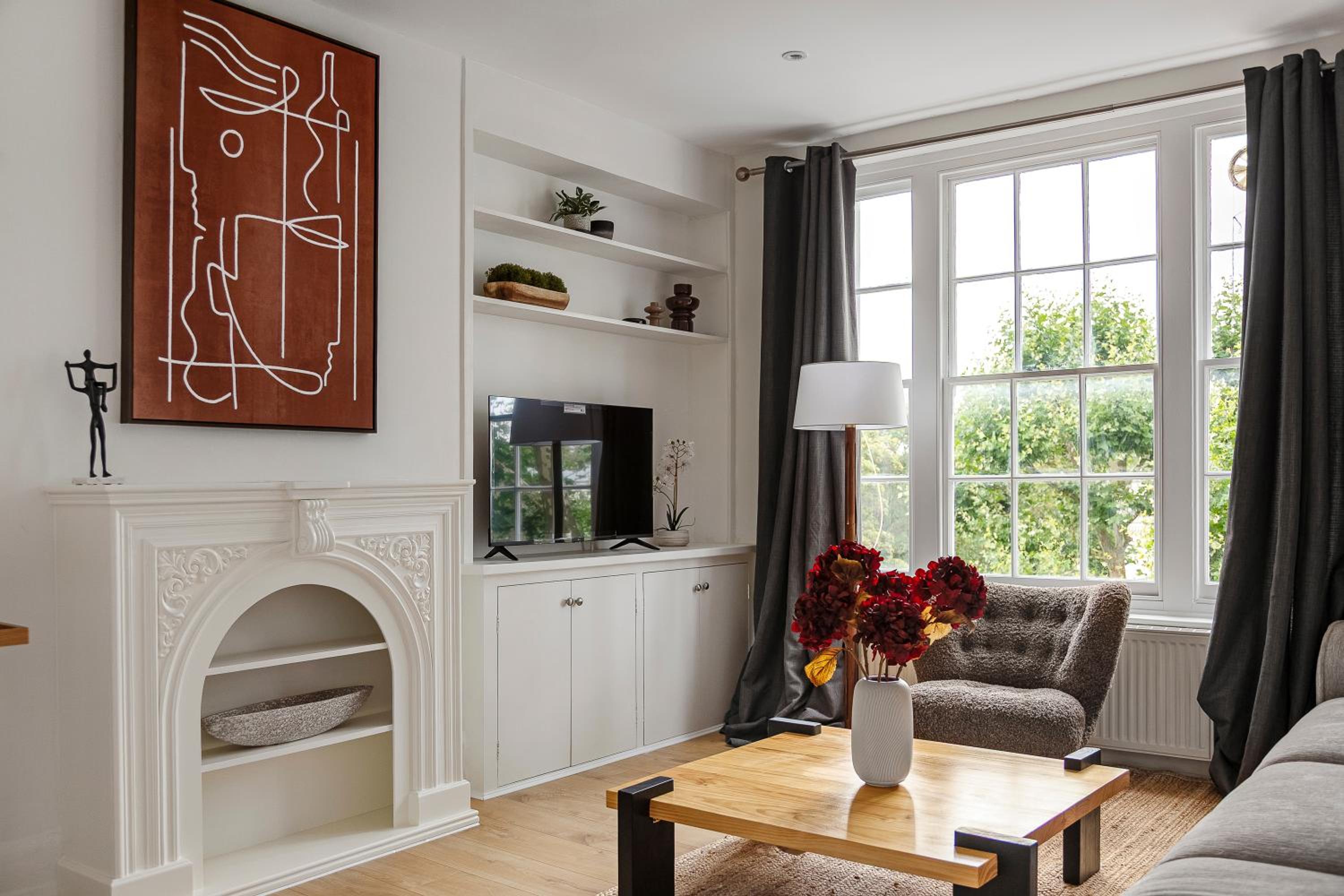 Holland Park 2 Bedroom Apartment