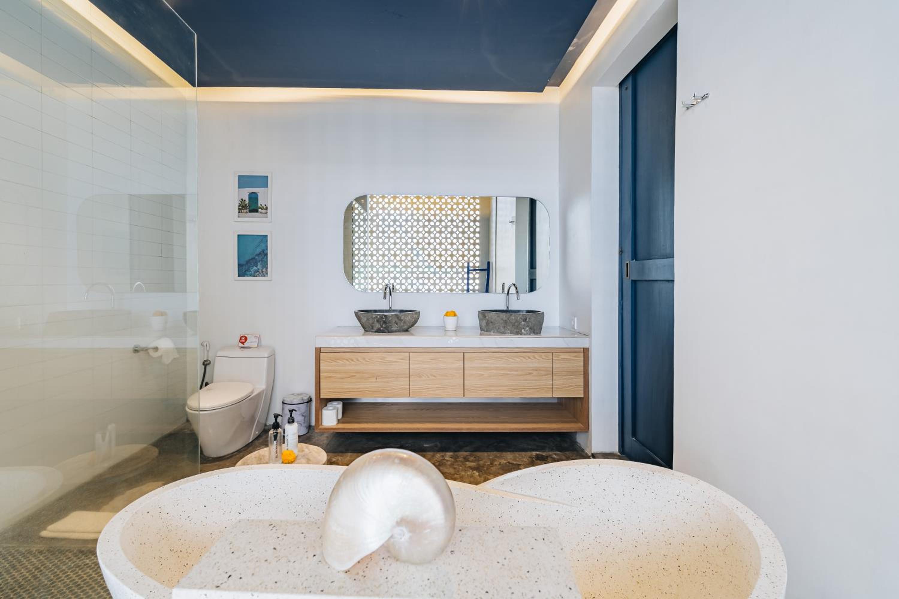 Omah Bleue - Designer 4 Bedrooms Villa in Canggu