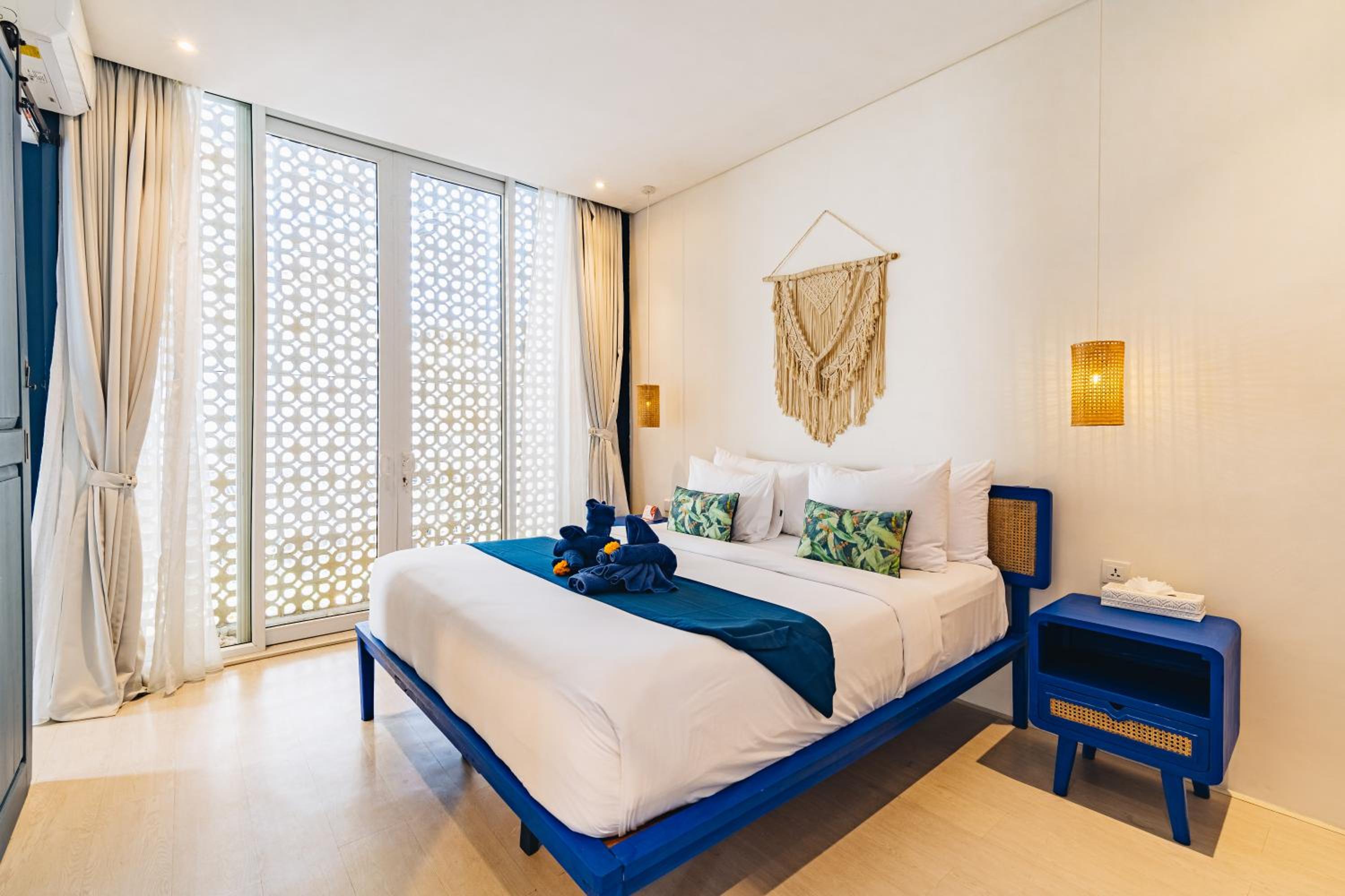 Omah Bleue - Designer 4 Bedrooms Villa in Canggu