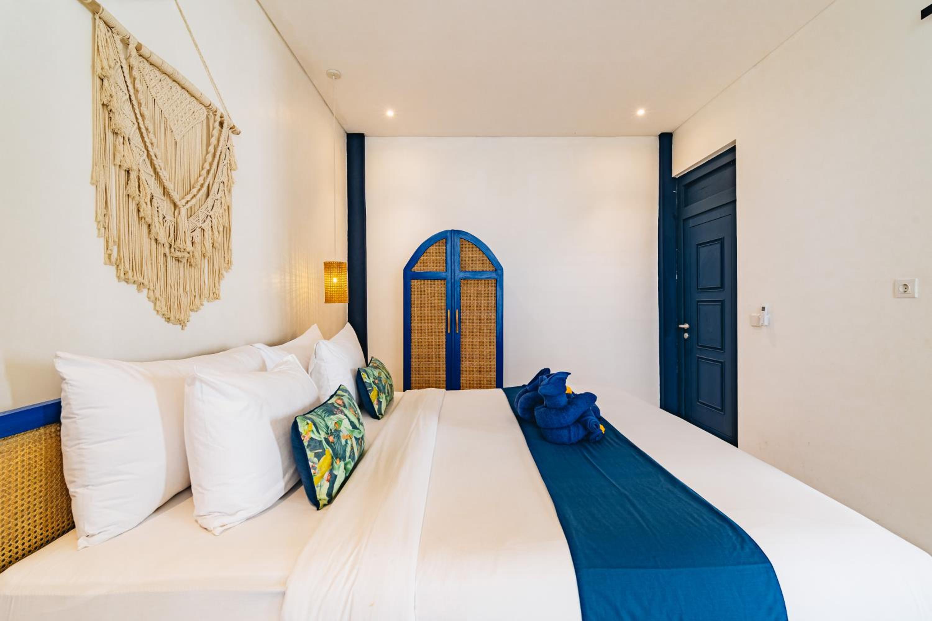 Omah Bleue - Designer 4 Bedrooms Villa in Canggu