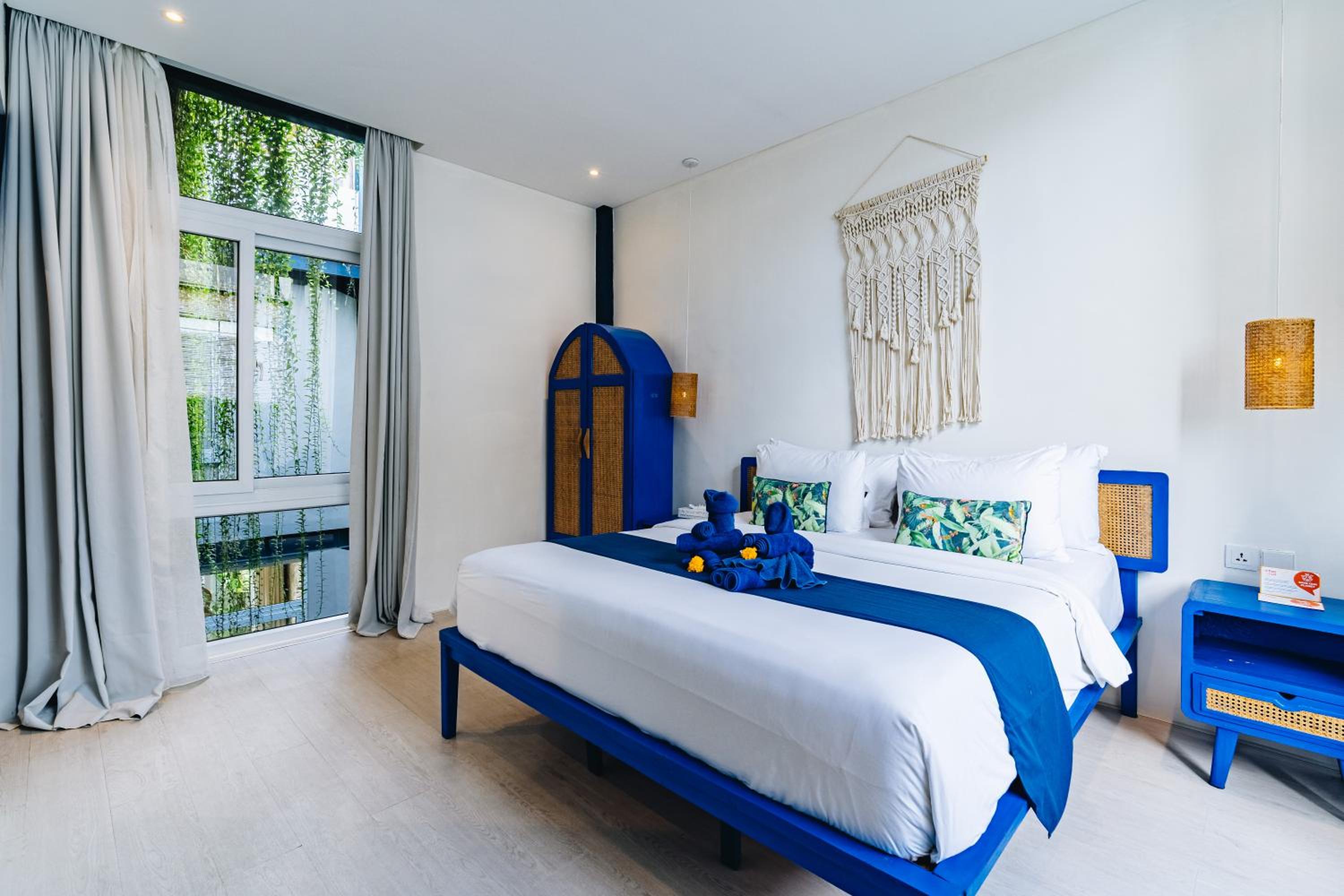 Omah Bleue - Designer 4 Bedrooms Villa in Canggu