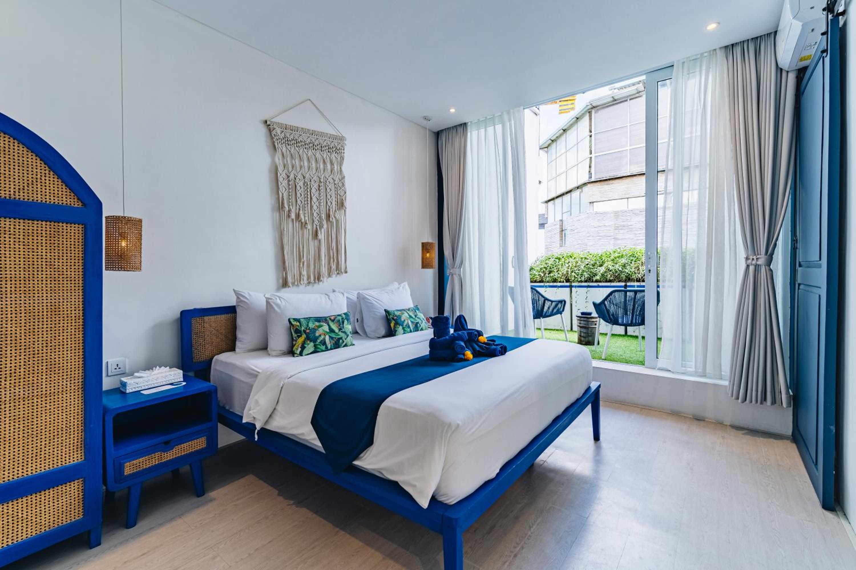 Omah Bleue - Designer 4 Bedrooms Villa in Canggu