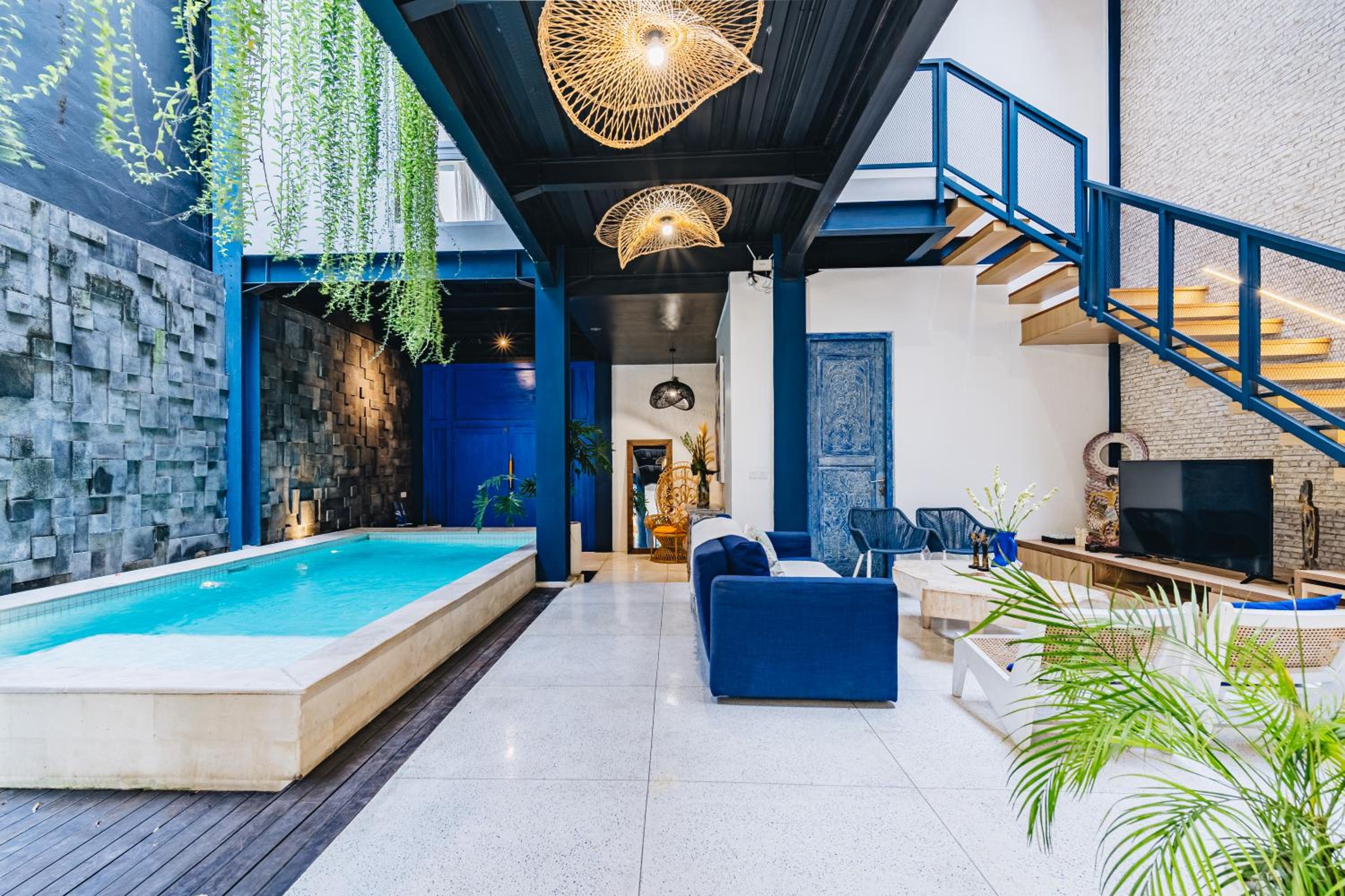 Omah Bleue - Designer 4 Bedrooms Villa in Canggu