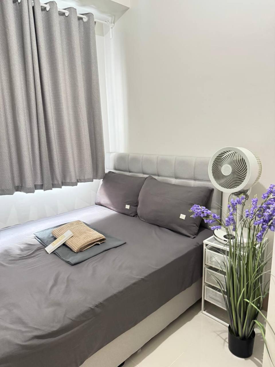 Unistay Shore 3 Tower 2 10th floor near MOA and AIRPORT